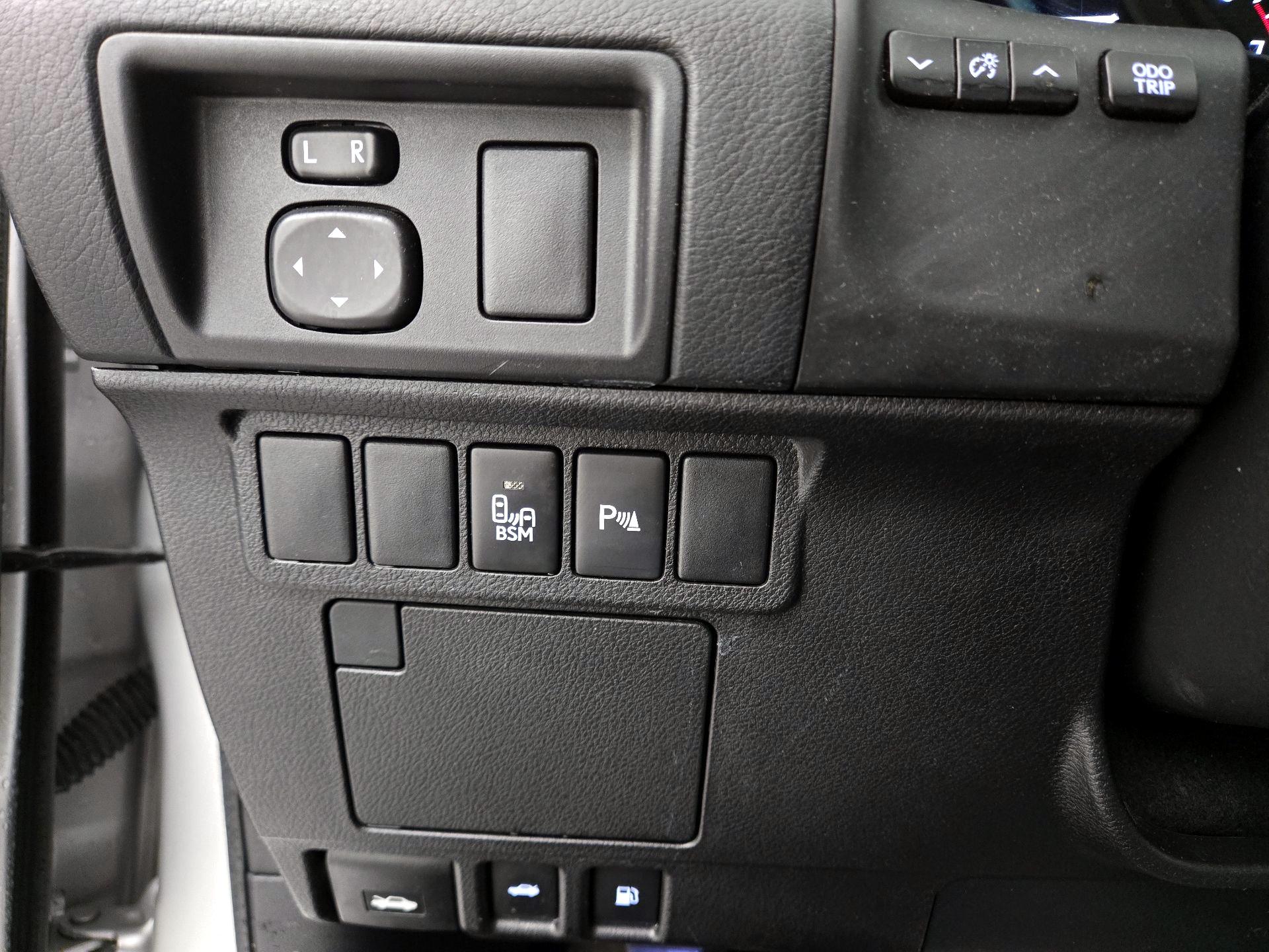 Thumbnail: 2015 Lexus ES - 13