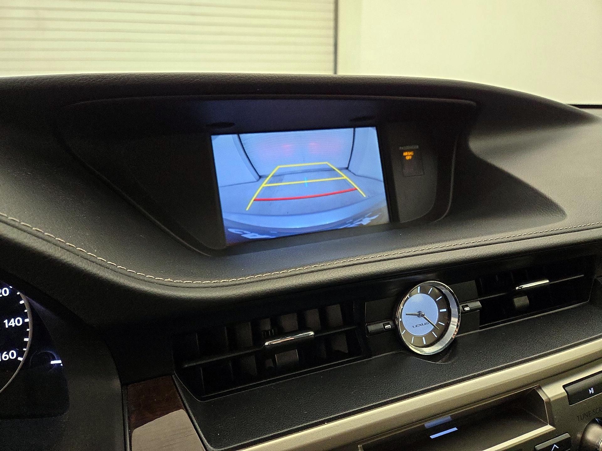 Thumbnail: 2015 Lexus ES - 14