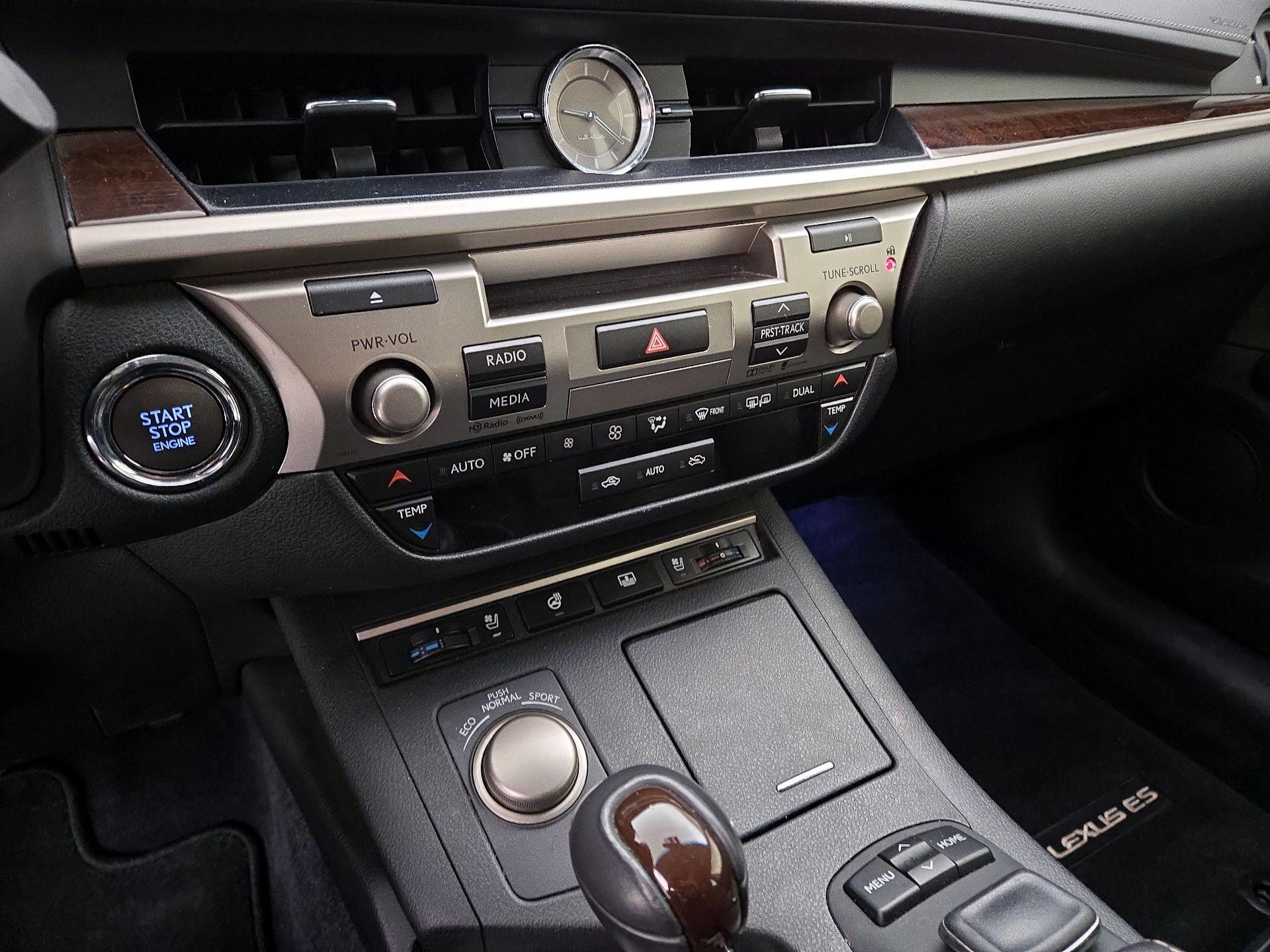 Thumbnail: 2015 Lexus ES - 16