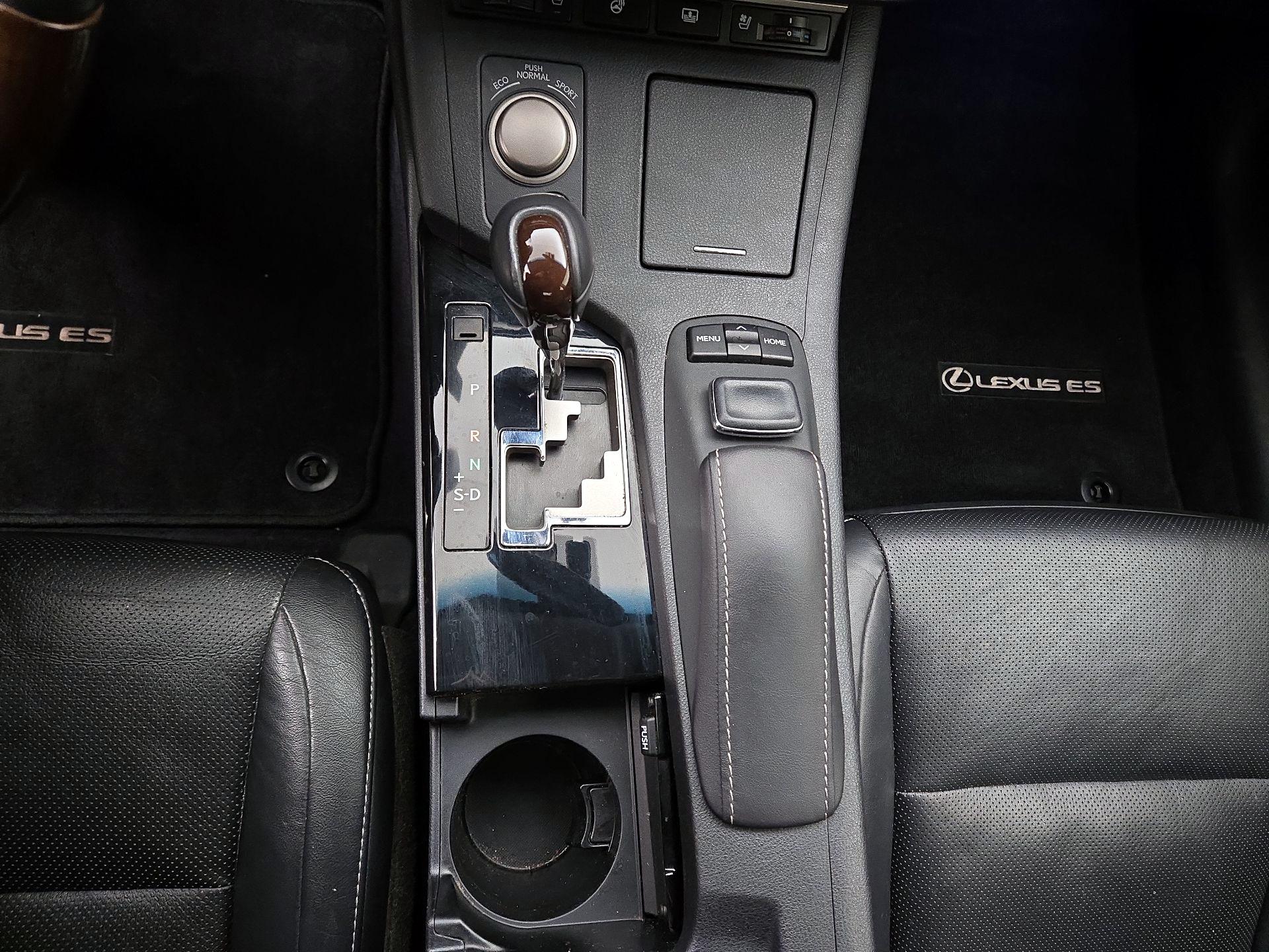 Thumbnail: 2015 Lexus ES - 17