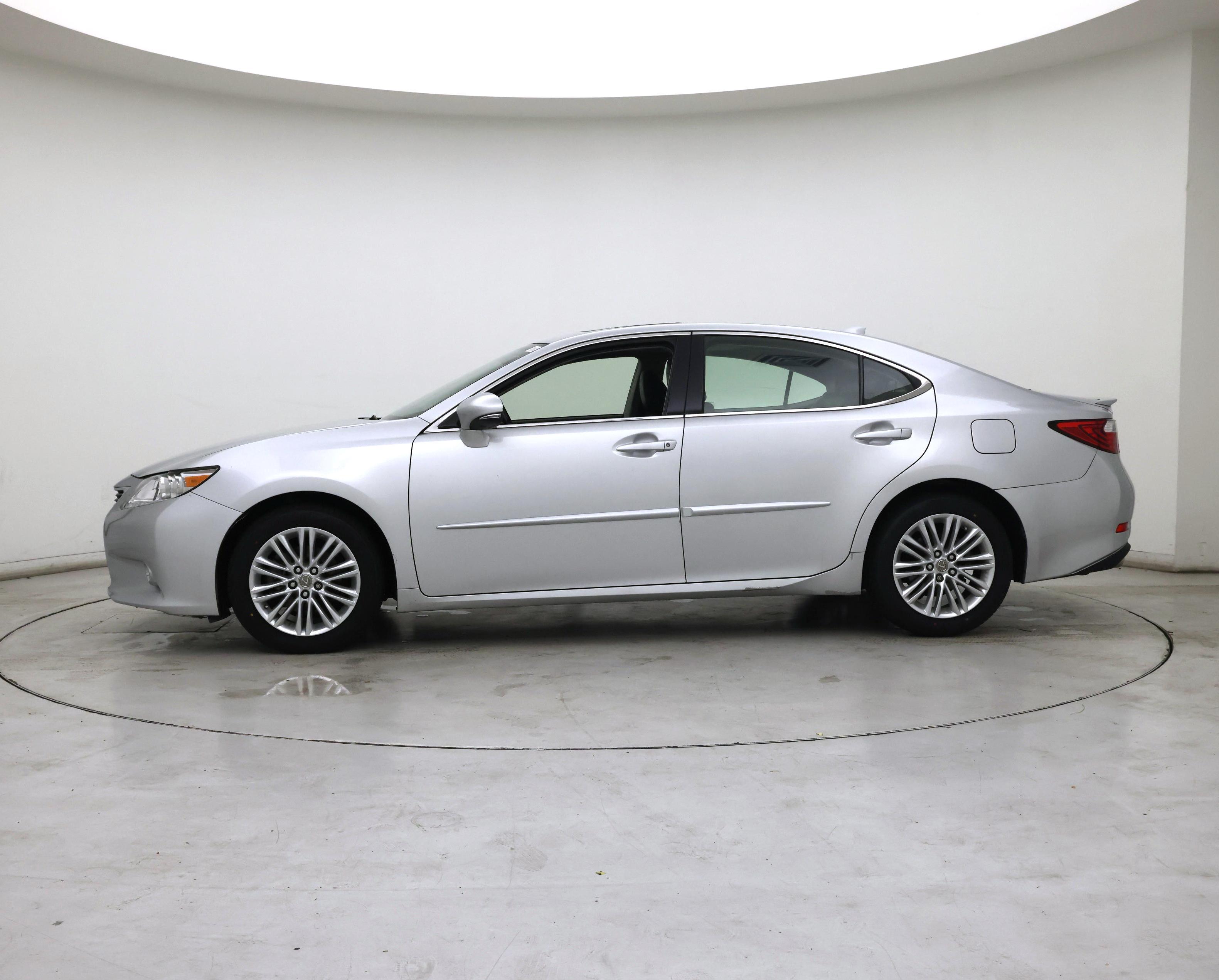 Thumbnail: 2015 Lexus ES - 3