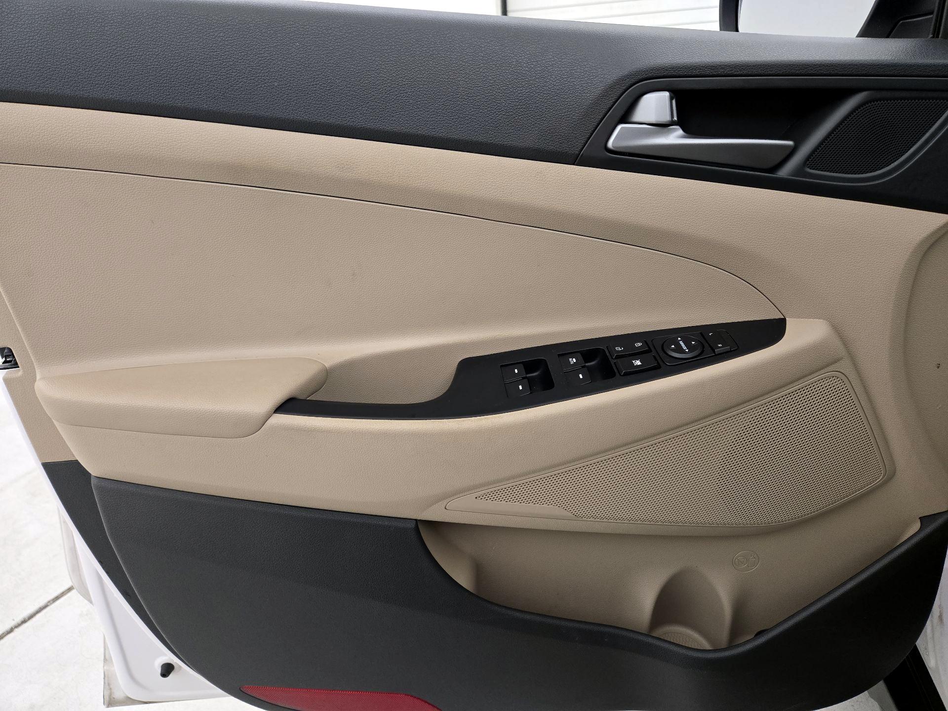 Thumbnail: 2016 Hyundai Tucson - 12