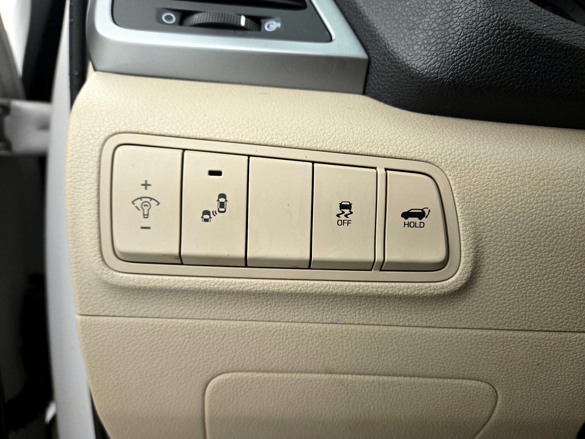 Thumbnail: 2016 Hyundai Tucson - 13