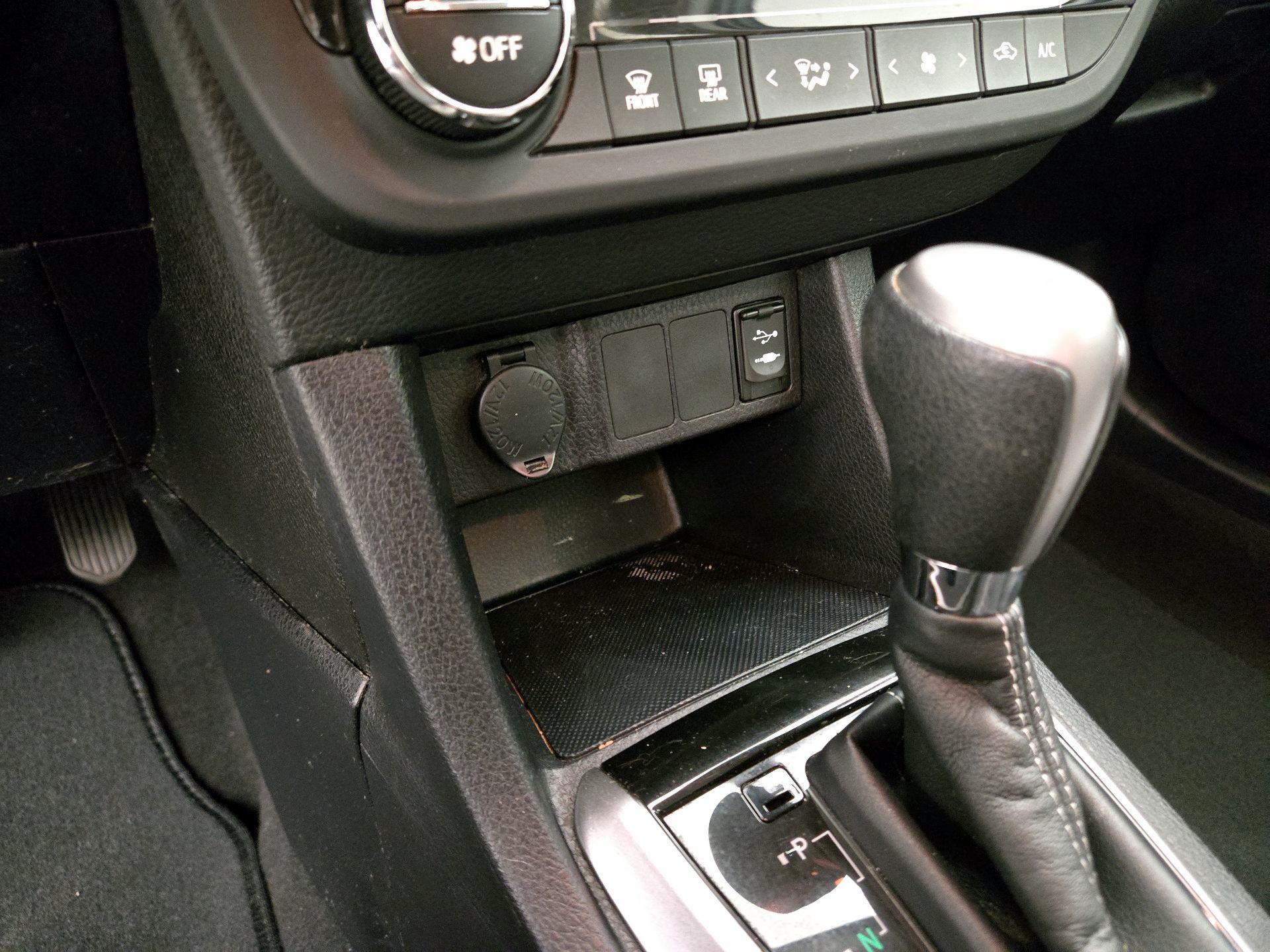 Thumbnail: 2014 Toyota Corolla - 18