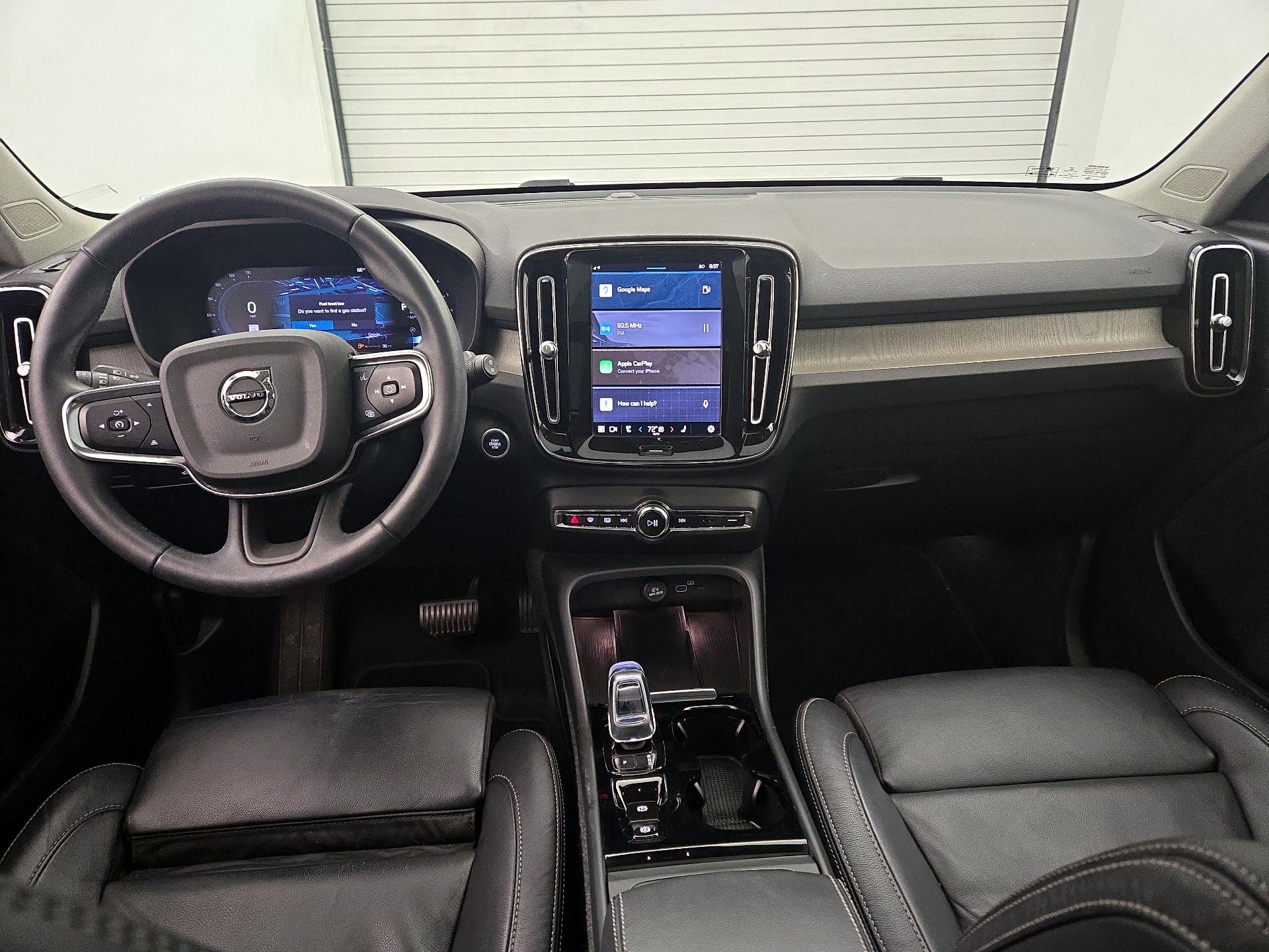 Thumbnail: 2023 Volvo XC40 - 9