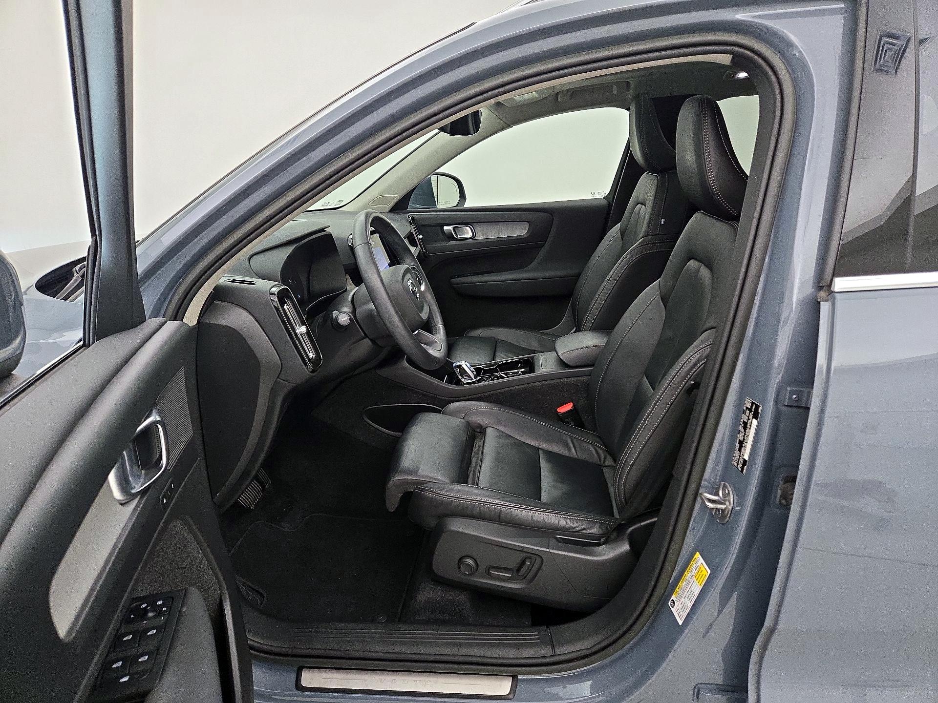 Thumbnail: 2023 Volvo XC40 - 11