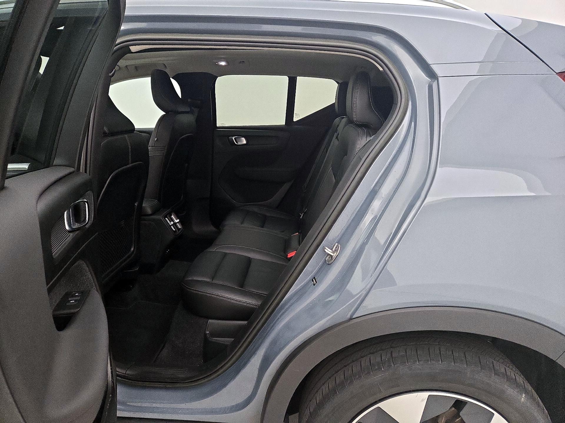 Thumbnail: 2023 Volvo XC40 - 17