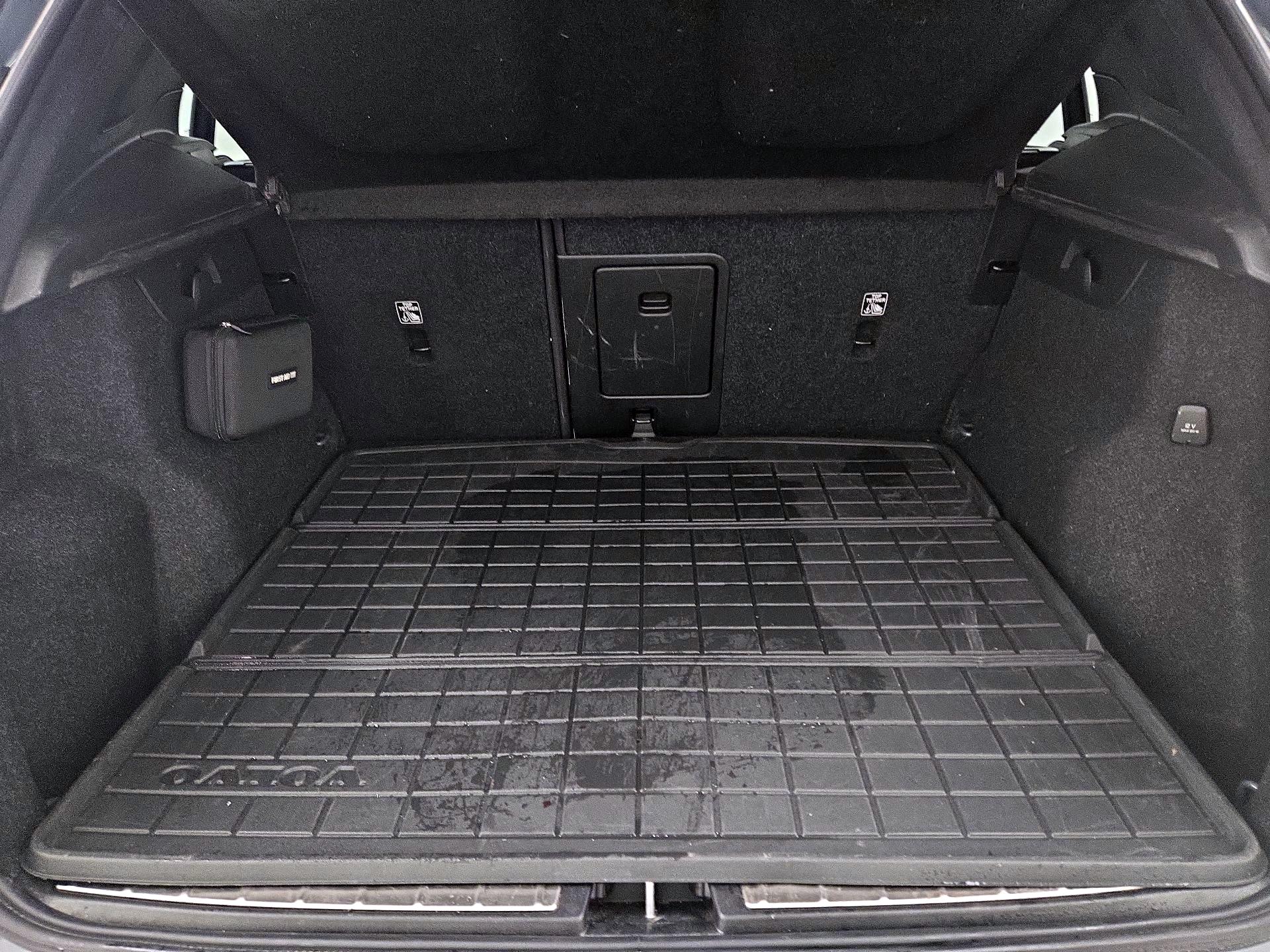 Thumbnail: 2023 Volvo XC40 - 18