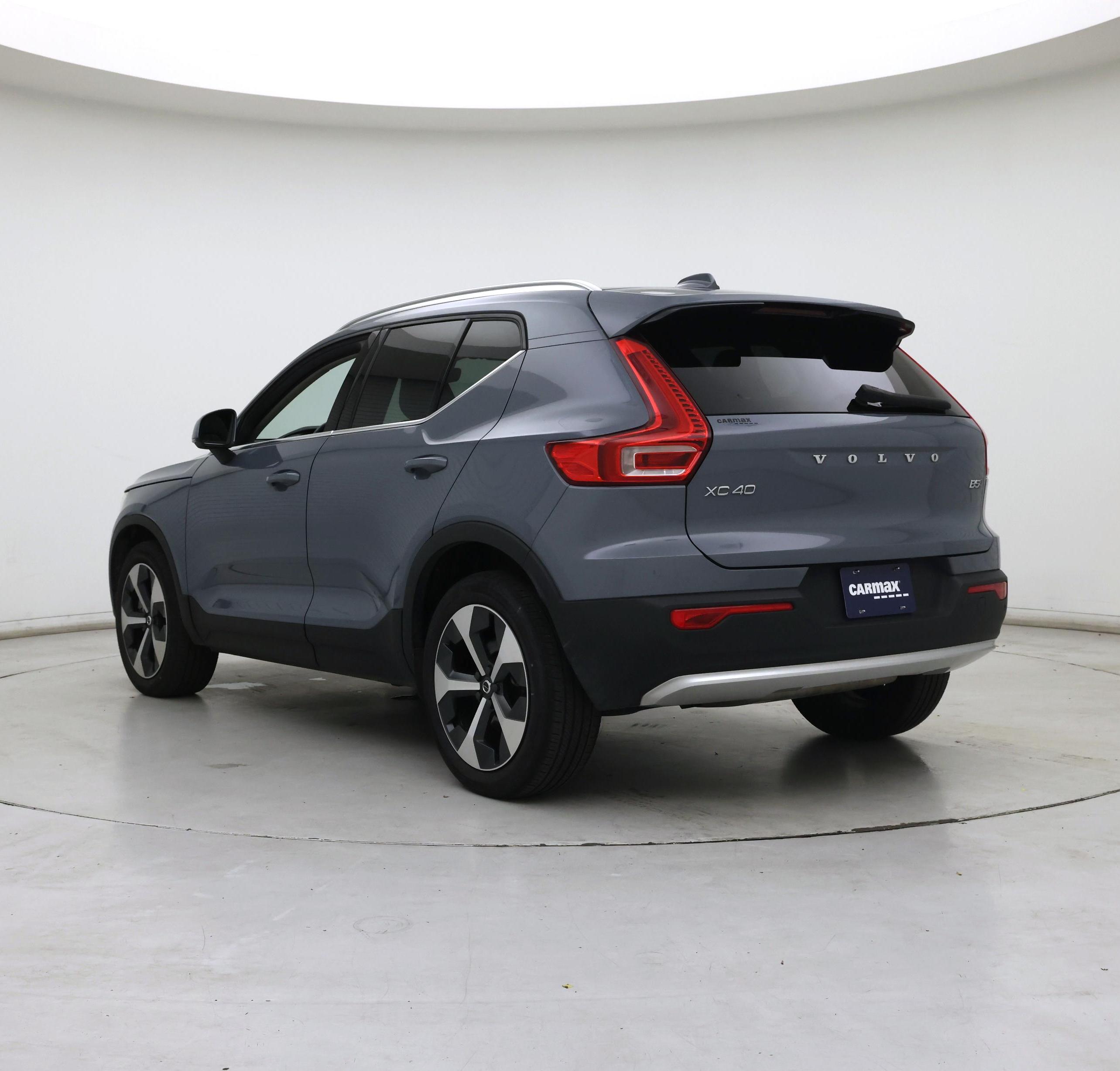 Thumbnail: 2023 Volvo XC40 - 2