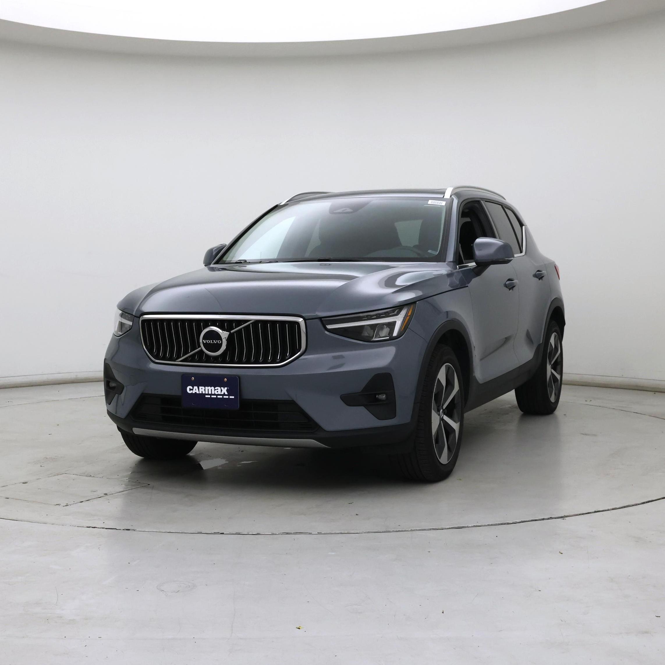 Thumbnail: 2023 Volvo XC40 - 4