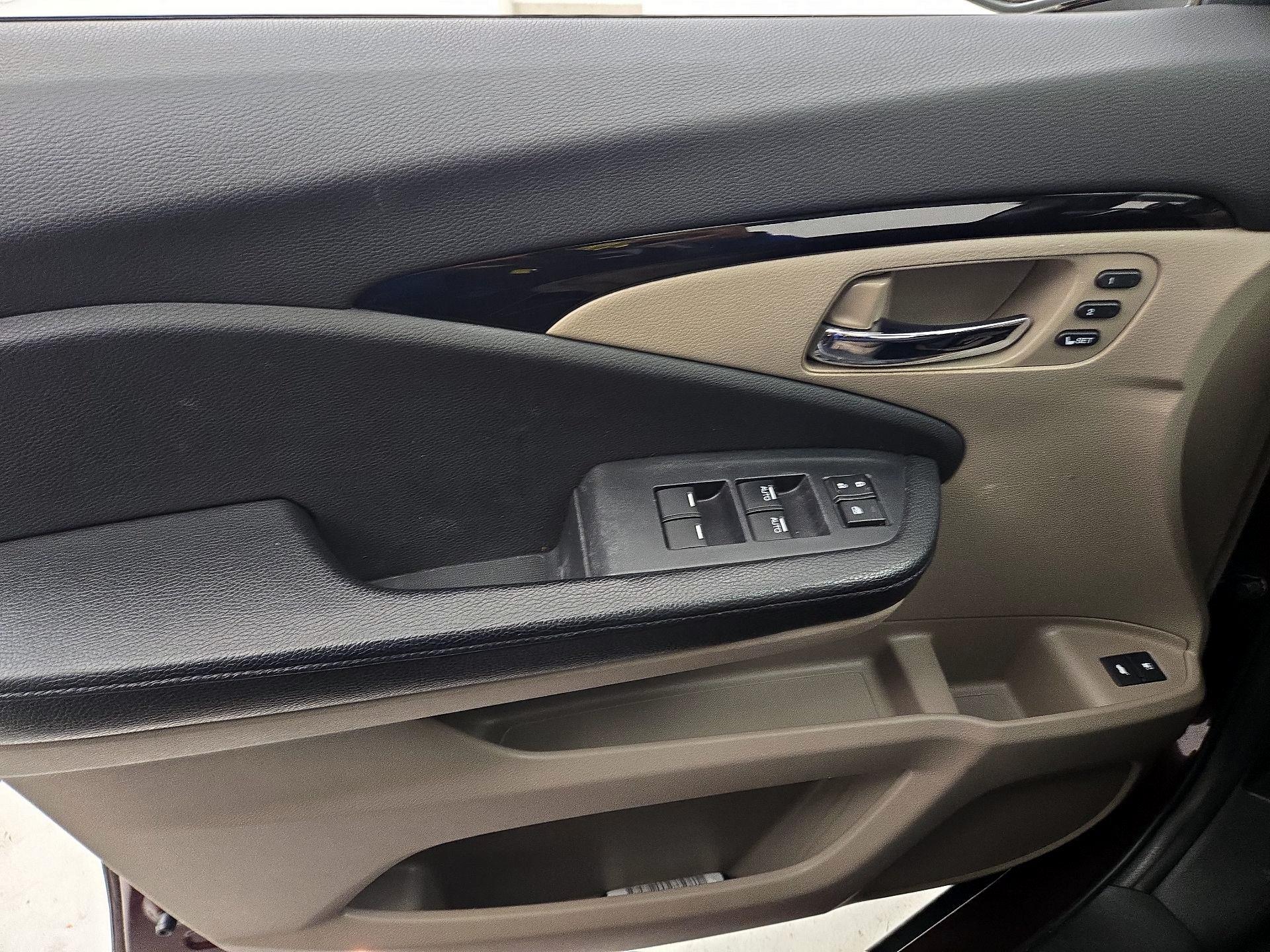 Thumbnail: 2016 Honda Pilot - 12