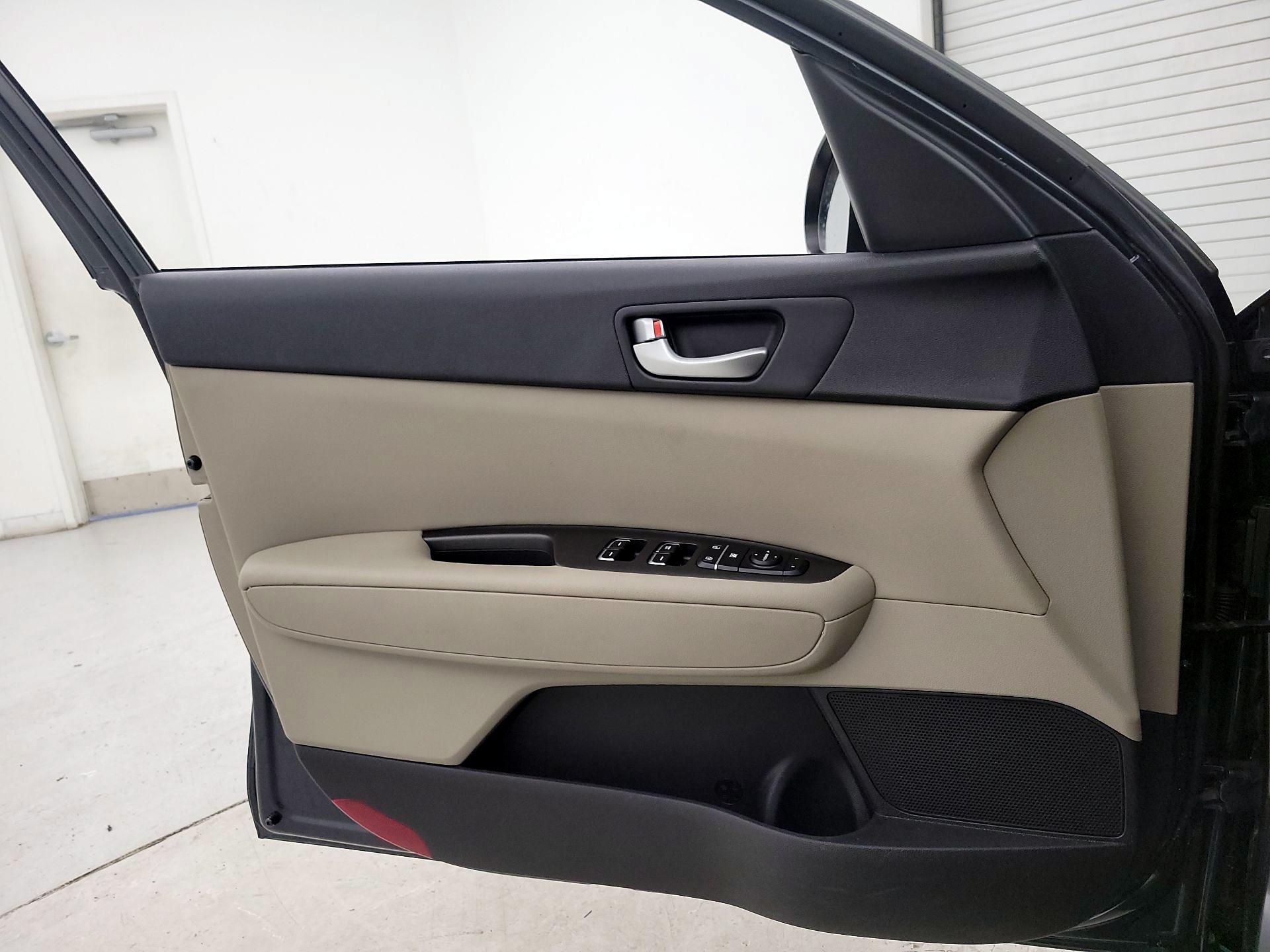 Thumbnail: 2016 Kia Optima - 12