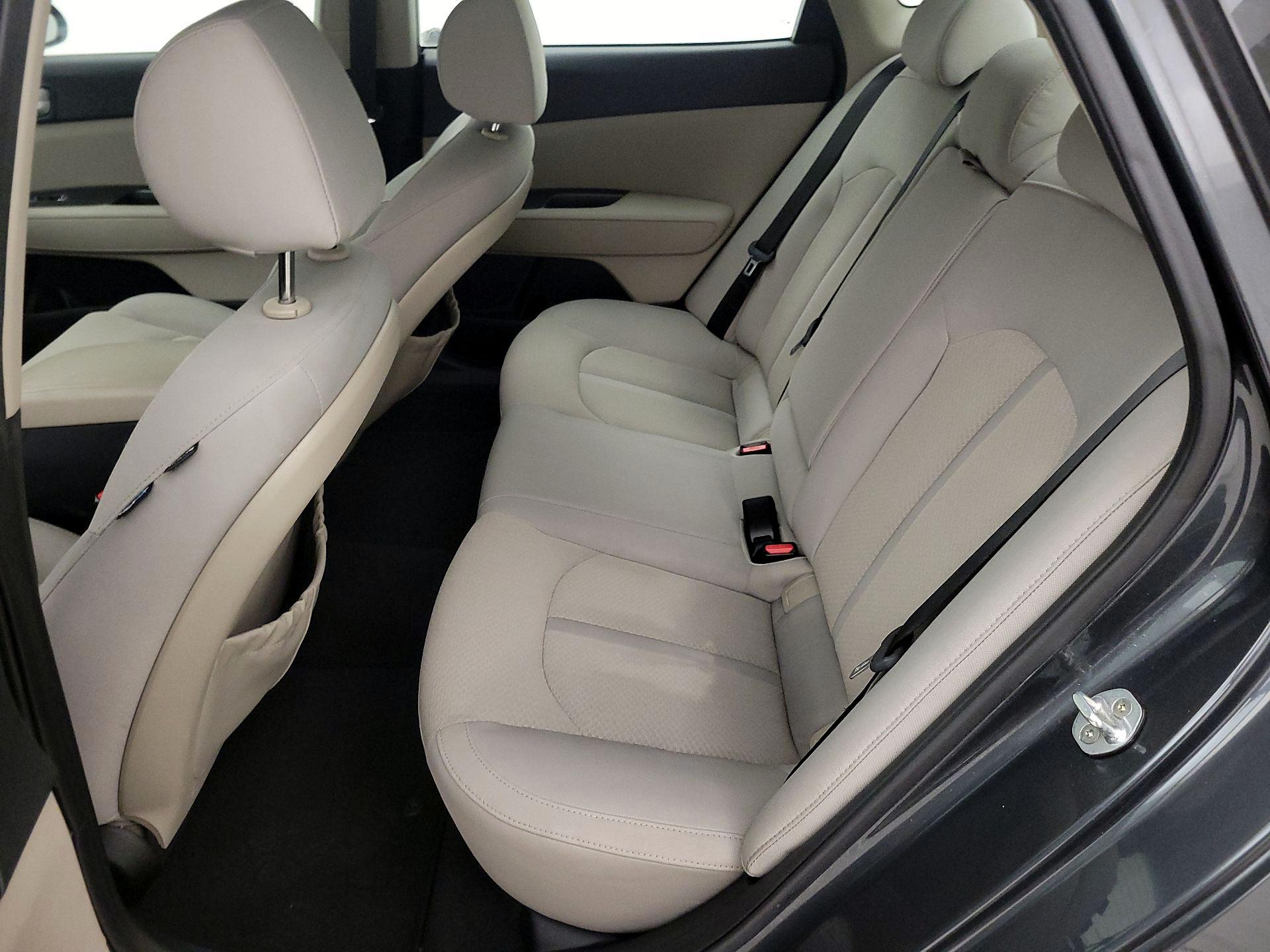 Thumbnail: 2016 Kia Optima - 19