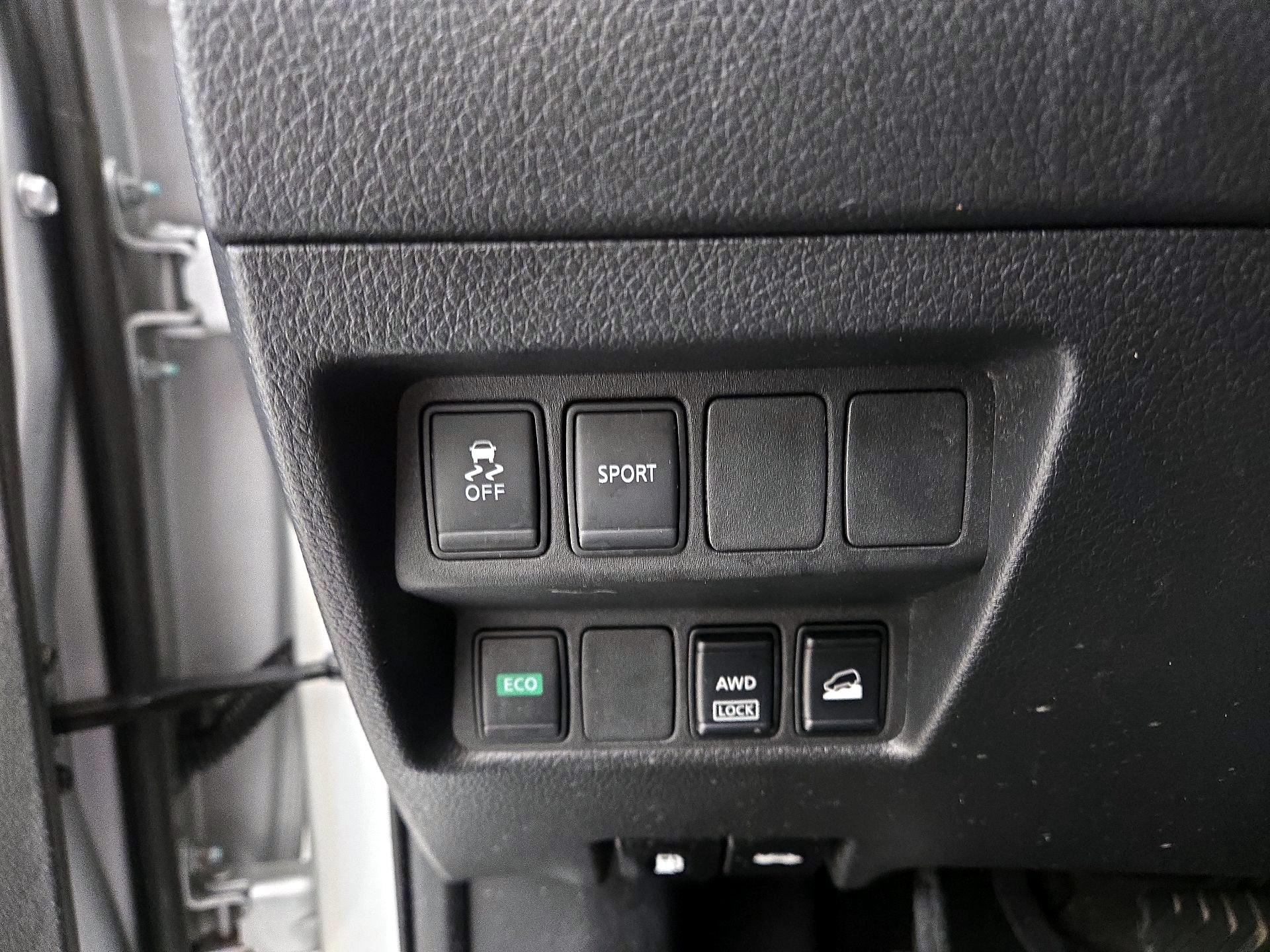 Thumbnail: 2016 Nissan Rogue - 13