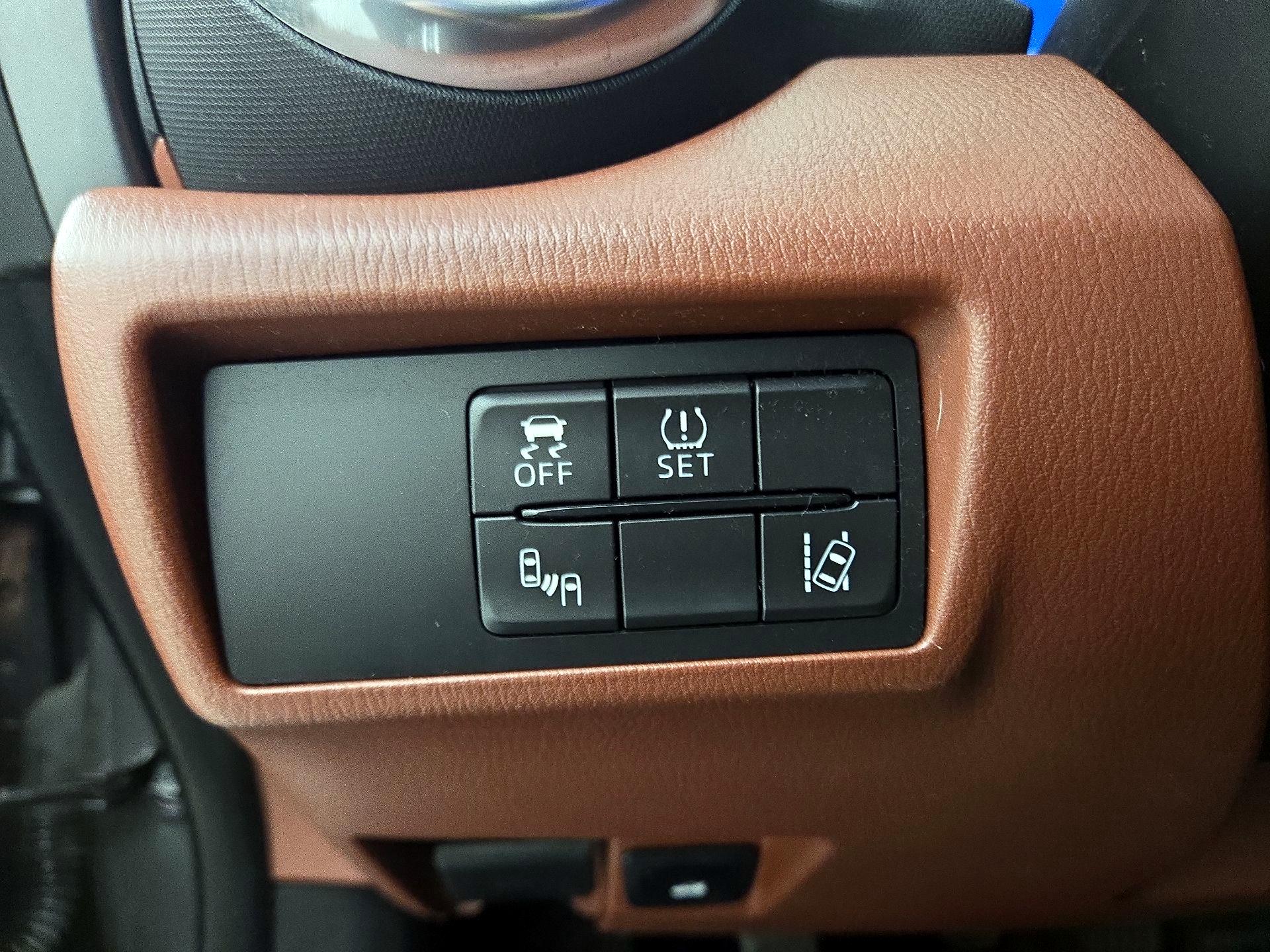 Thumbnail: 2017 Mazda MX-5 Miata - 13