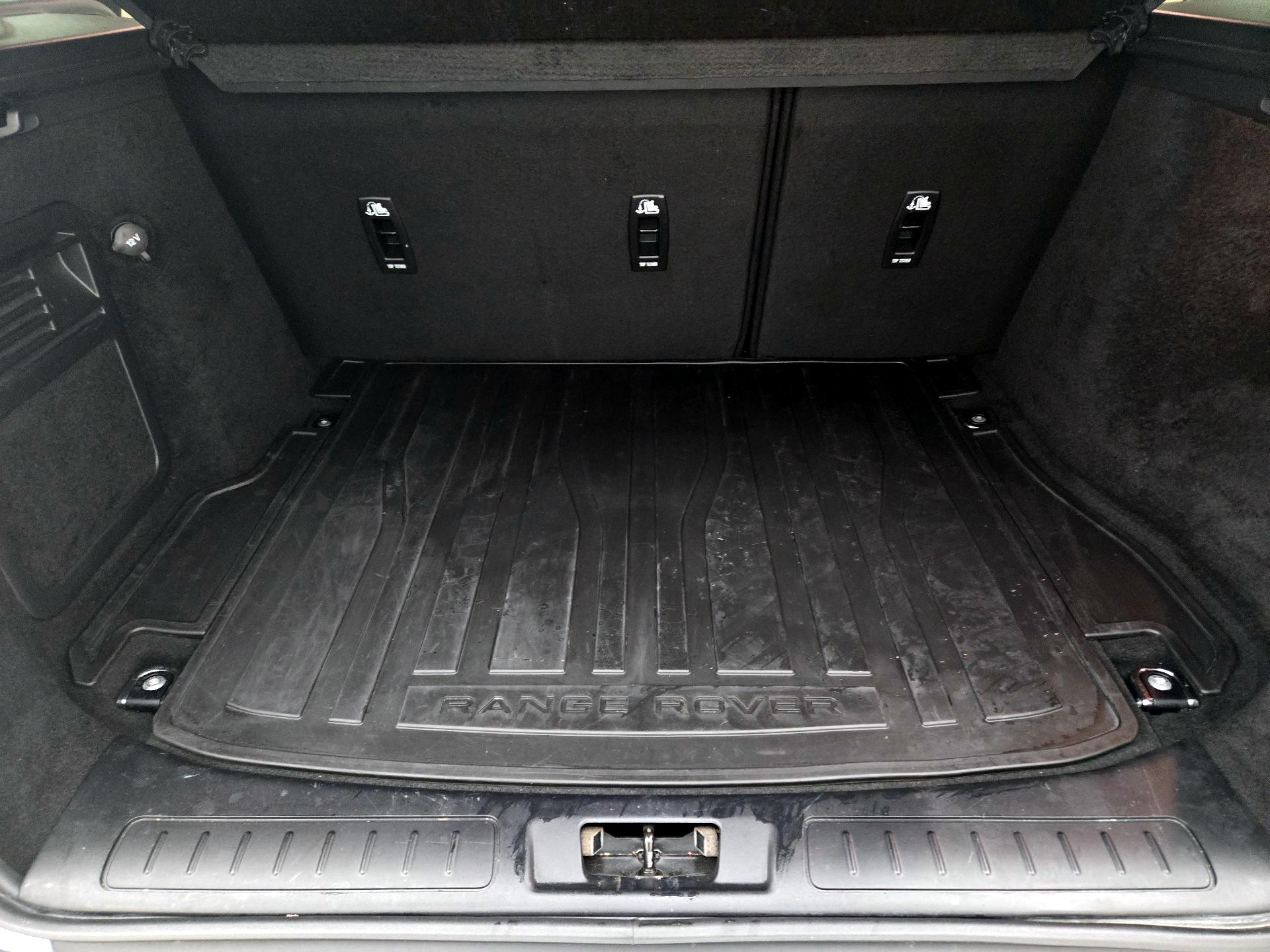 Thumbnail: 2018 Land Rover Range Rover Evoque - 19