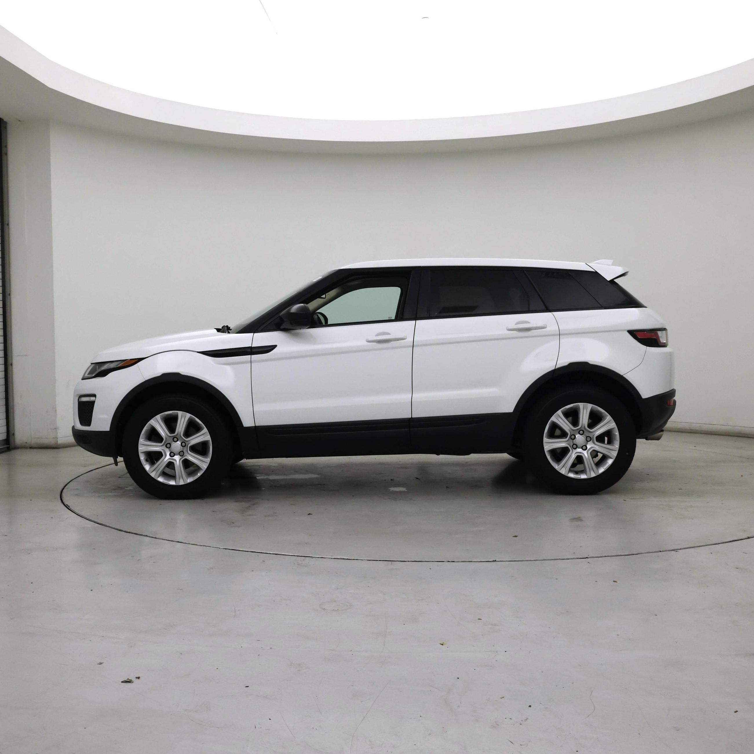 Thumbnail: 2018 Land Rover Range Rover Evoque - 3