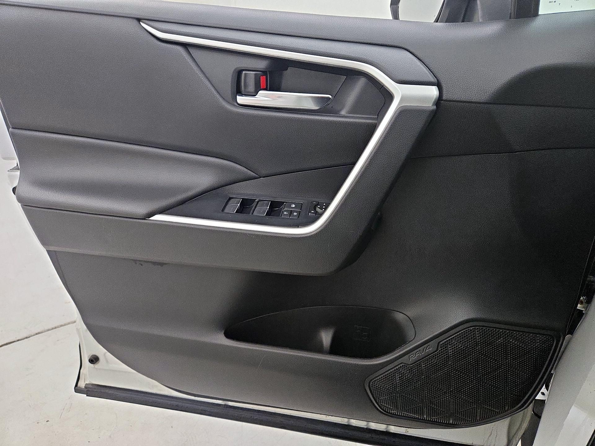 Thumbnail: 2022 Toyota RAV4 - 12