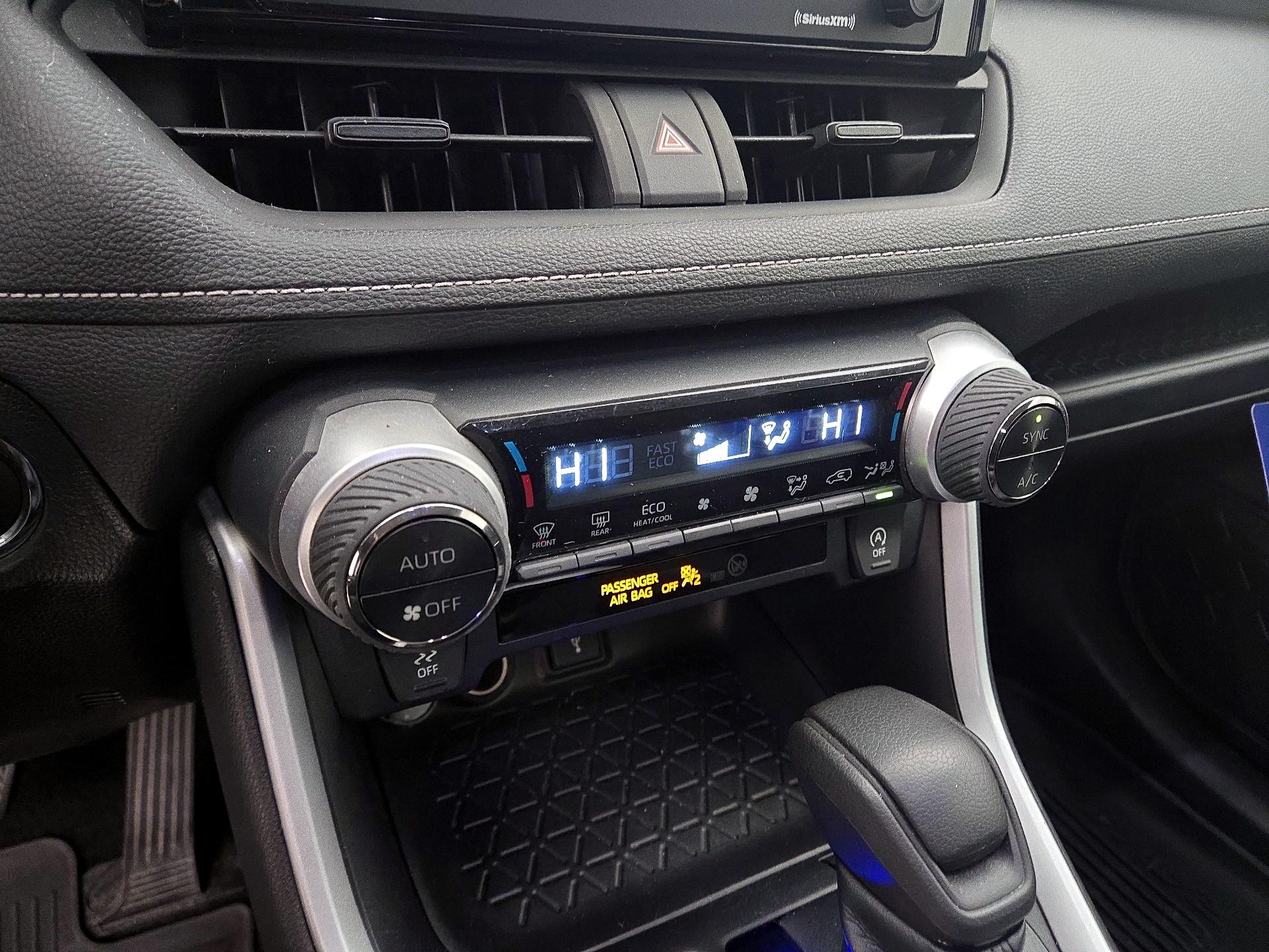 Thumbnail: 2022 Toyota RAV4 - 16