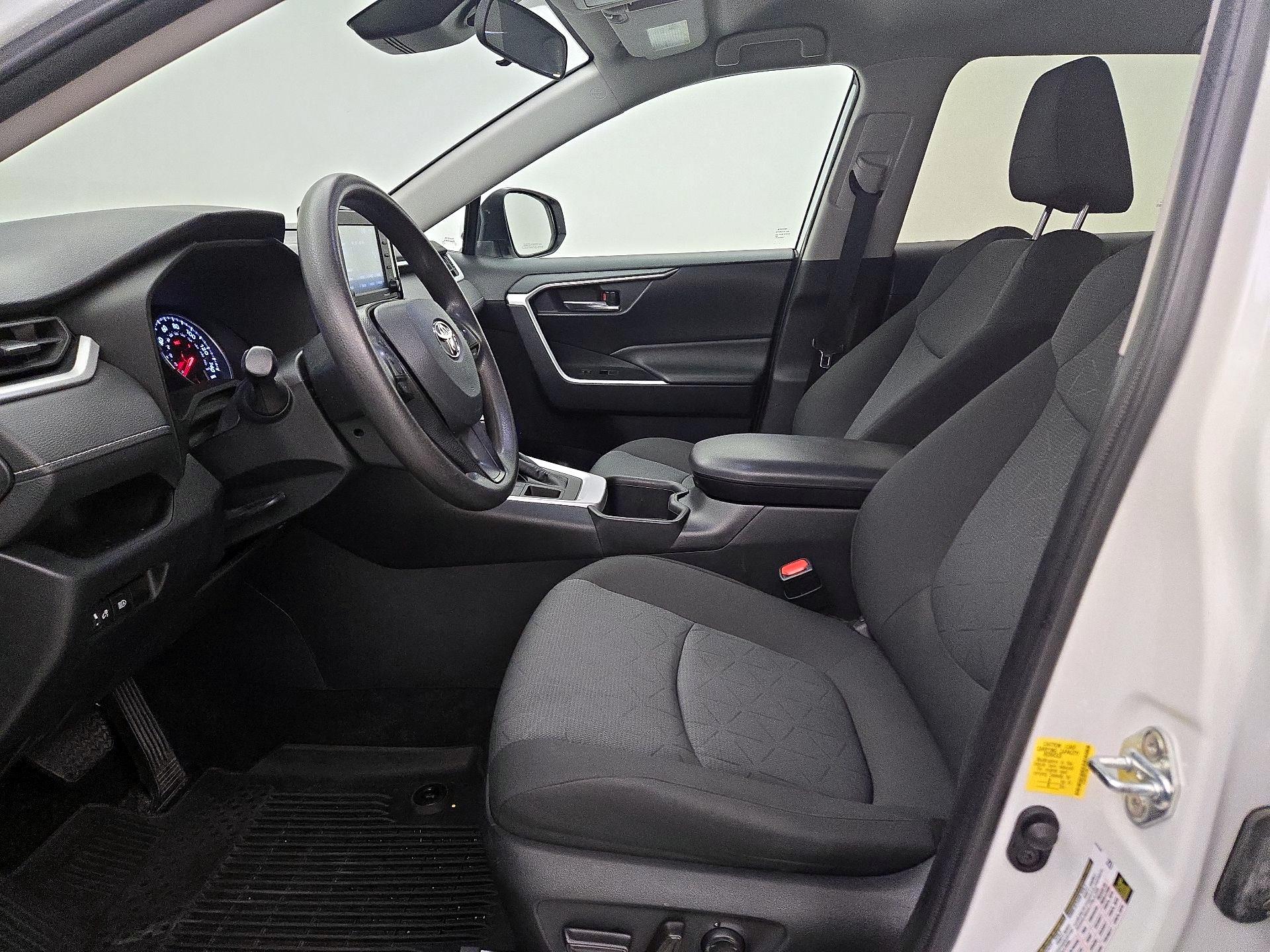 Thumbnail: 2022 Toyota RAV4 - 19