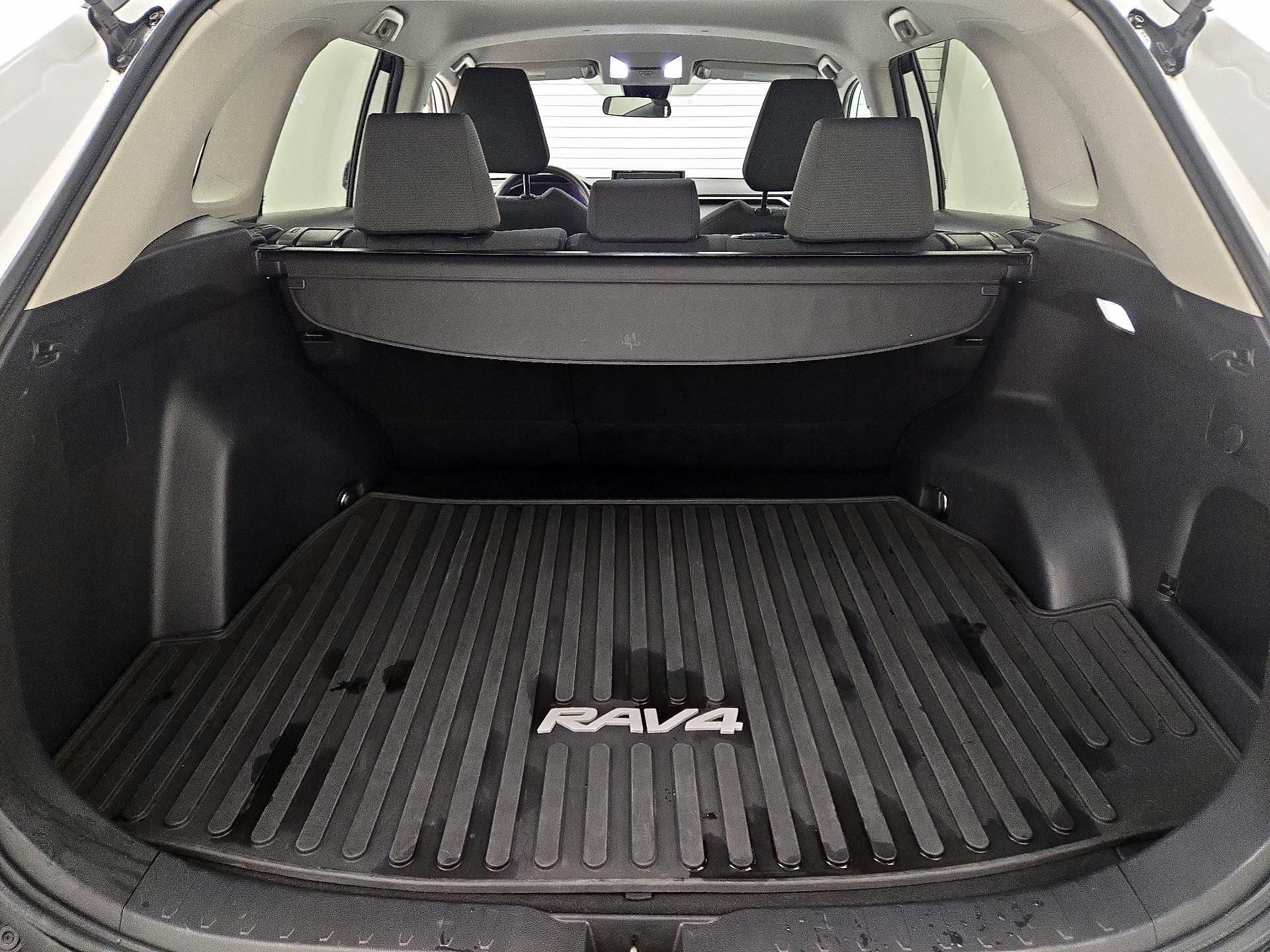 Thumbnail: 2022 Toyota RAV4 - 20