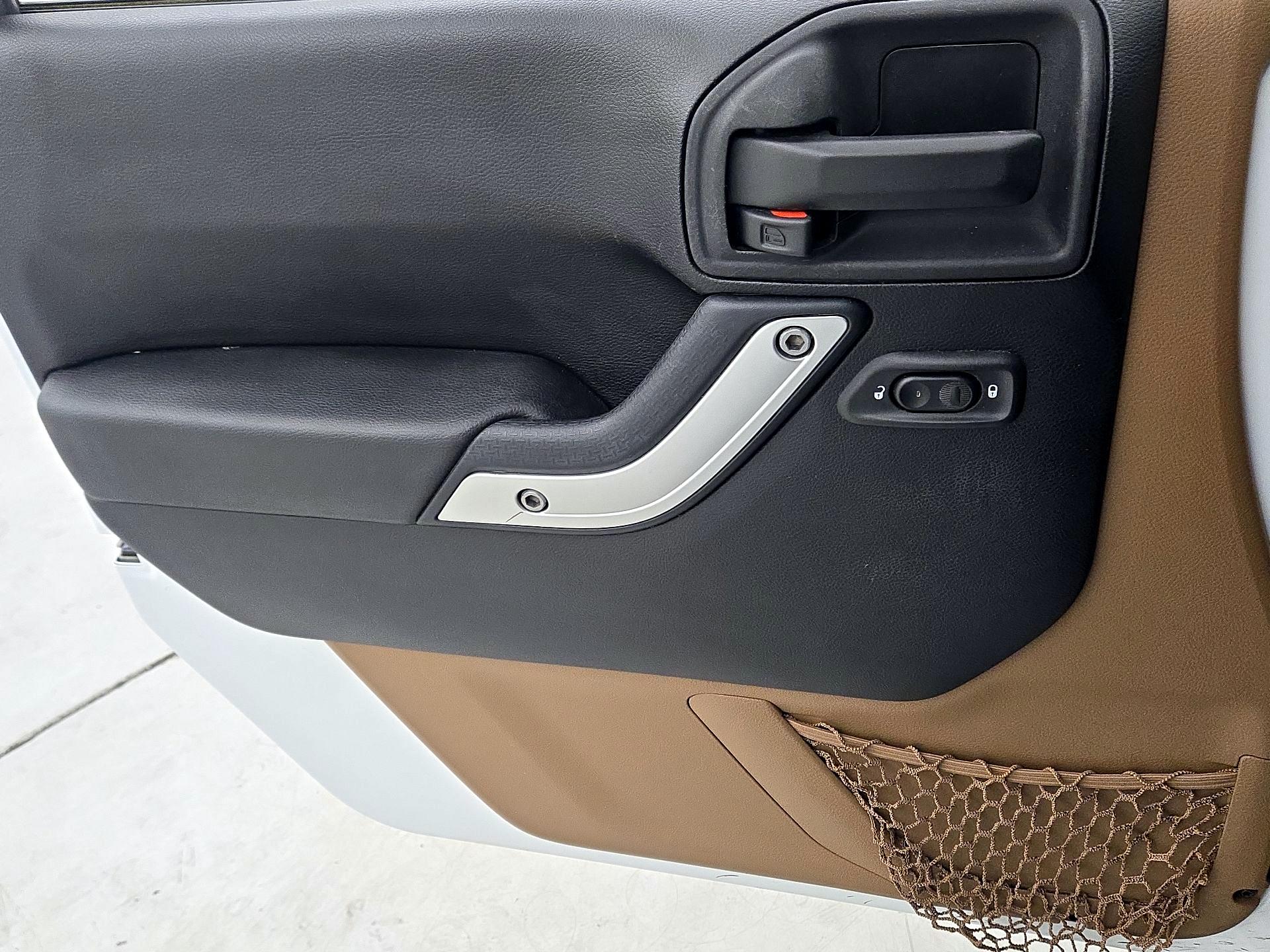 Thumbnail: 2015 Jeep Wrangler - 12