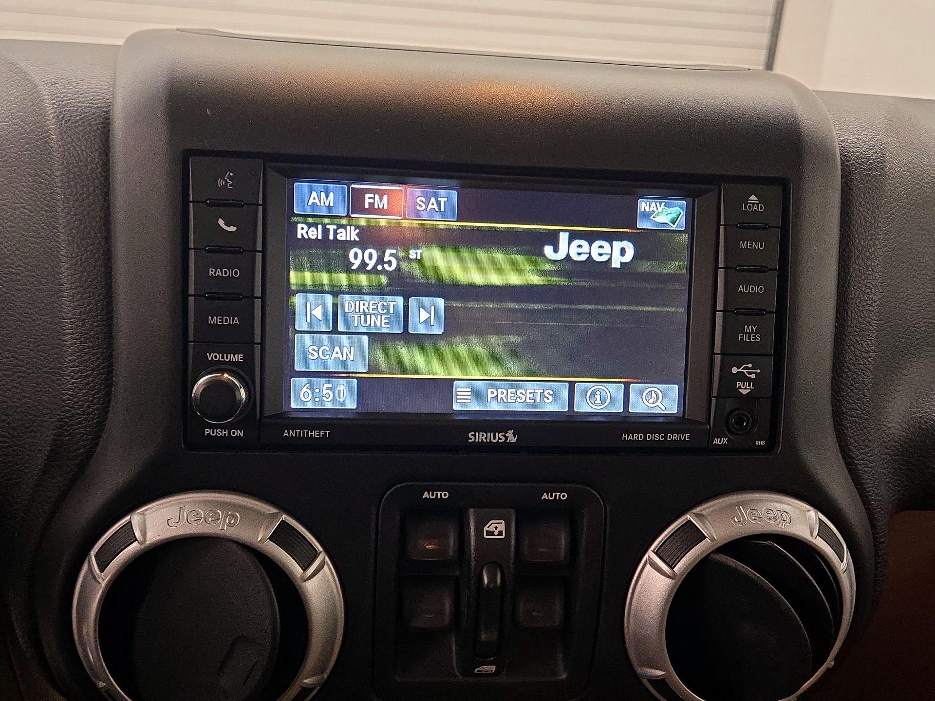 Thumbnail: 2015 Jeep Wrangler - 13