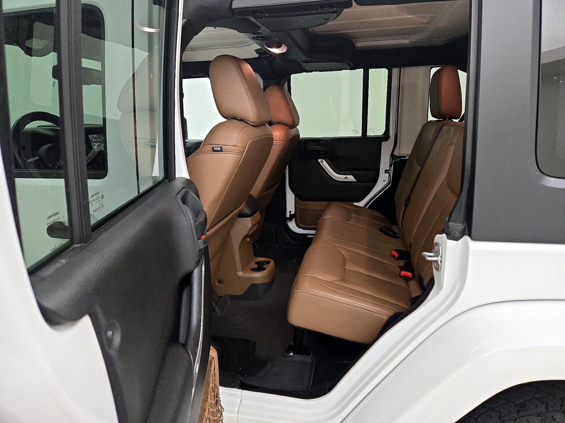 Thumbnail: 2015 Jeep Wrangler - 16