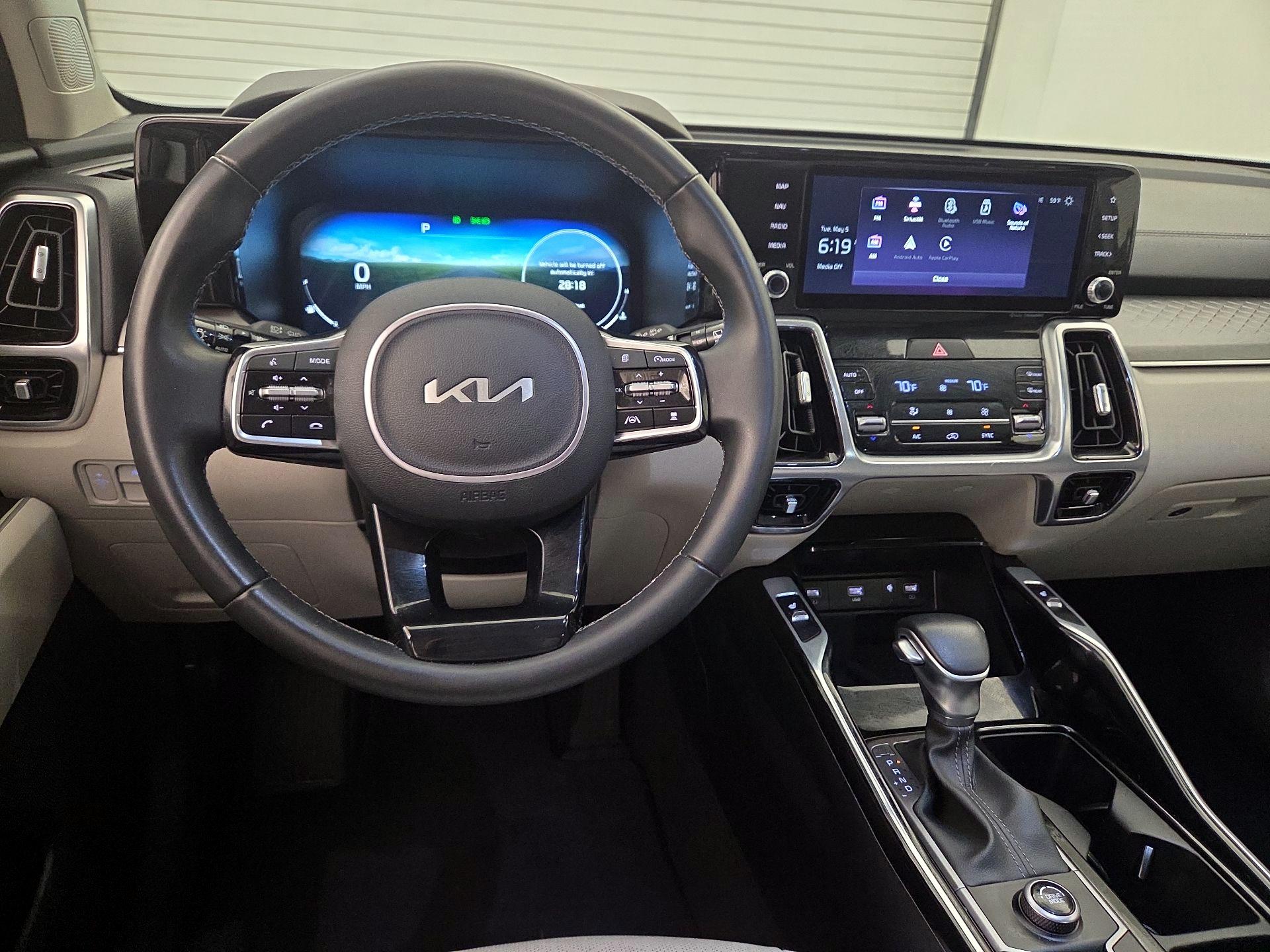 Thumbnail: 2023 Kia Sorento - 10