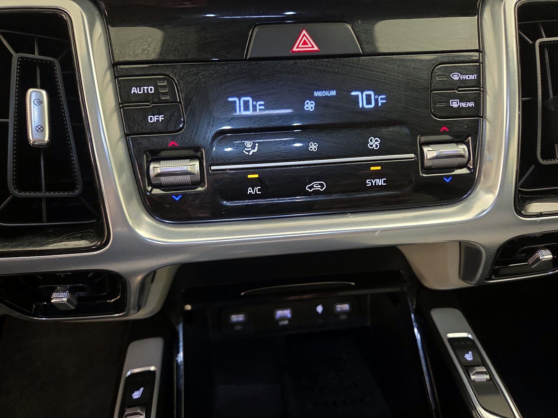 Thumbnail: 2023 Kia Sorento - 16
