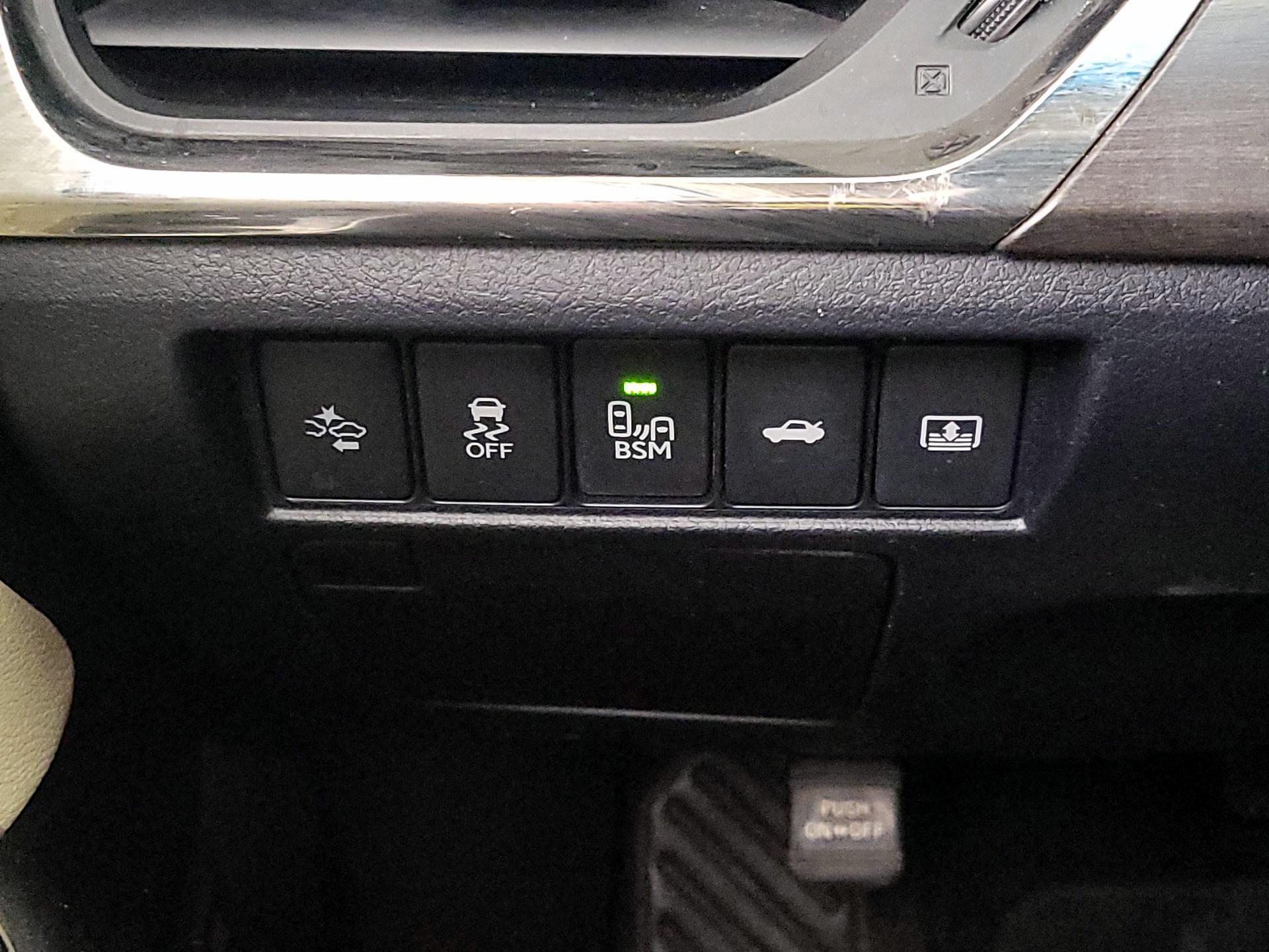 Thumbnail: 2017 Toyota Avalon - 13