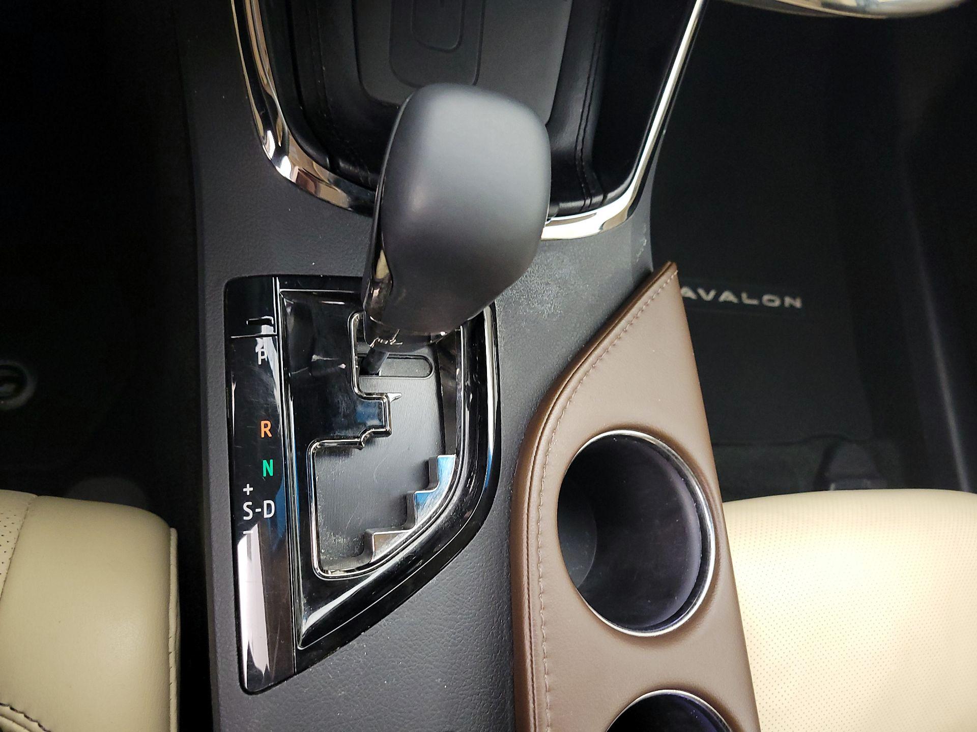 Thumbnail: 2017 Toyota Avalon - 17