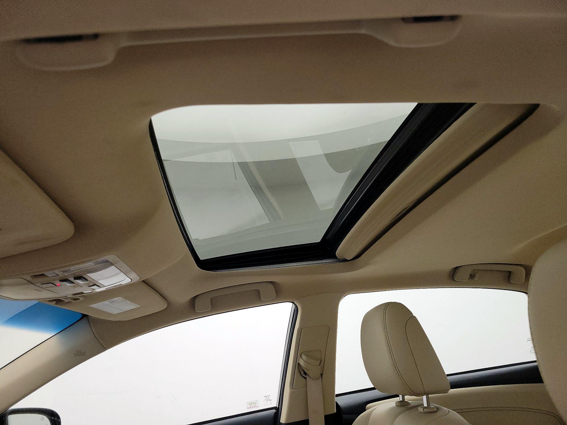 Thumbnail: 2017 Toyota Avalon - 18