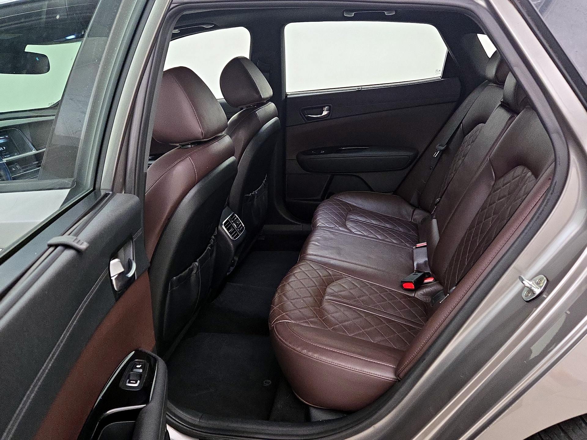 Thumbnail: 2016 Kia Optima - 18