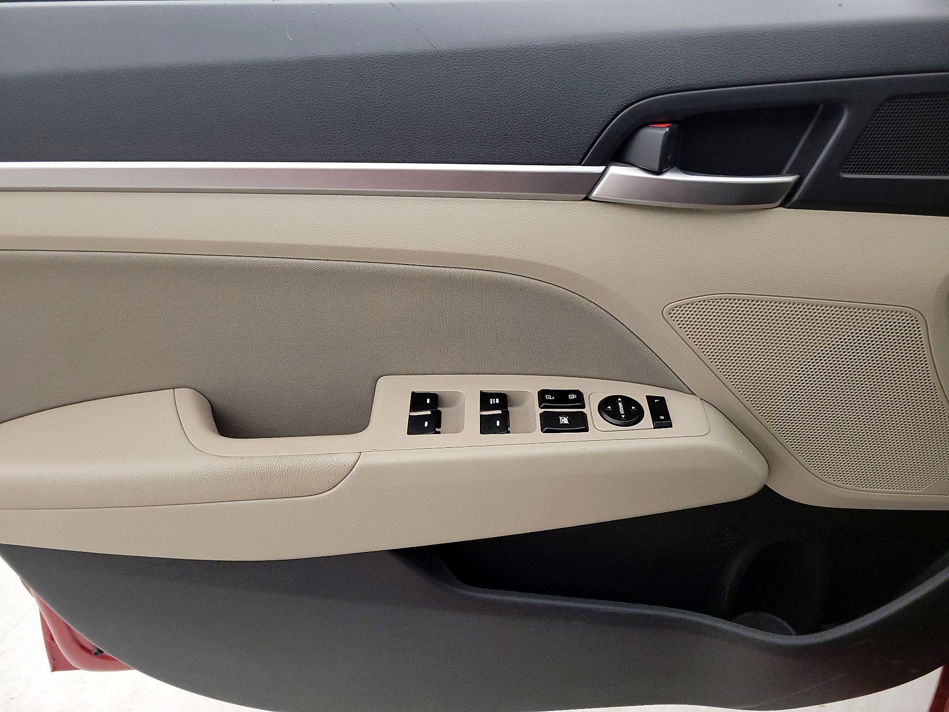 Thumbnail: 2019 Hyundai Elantra - 12