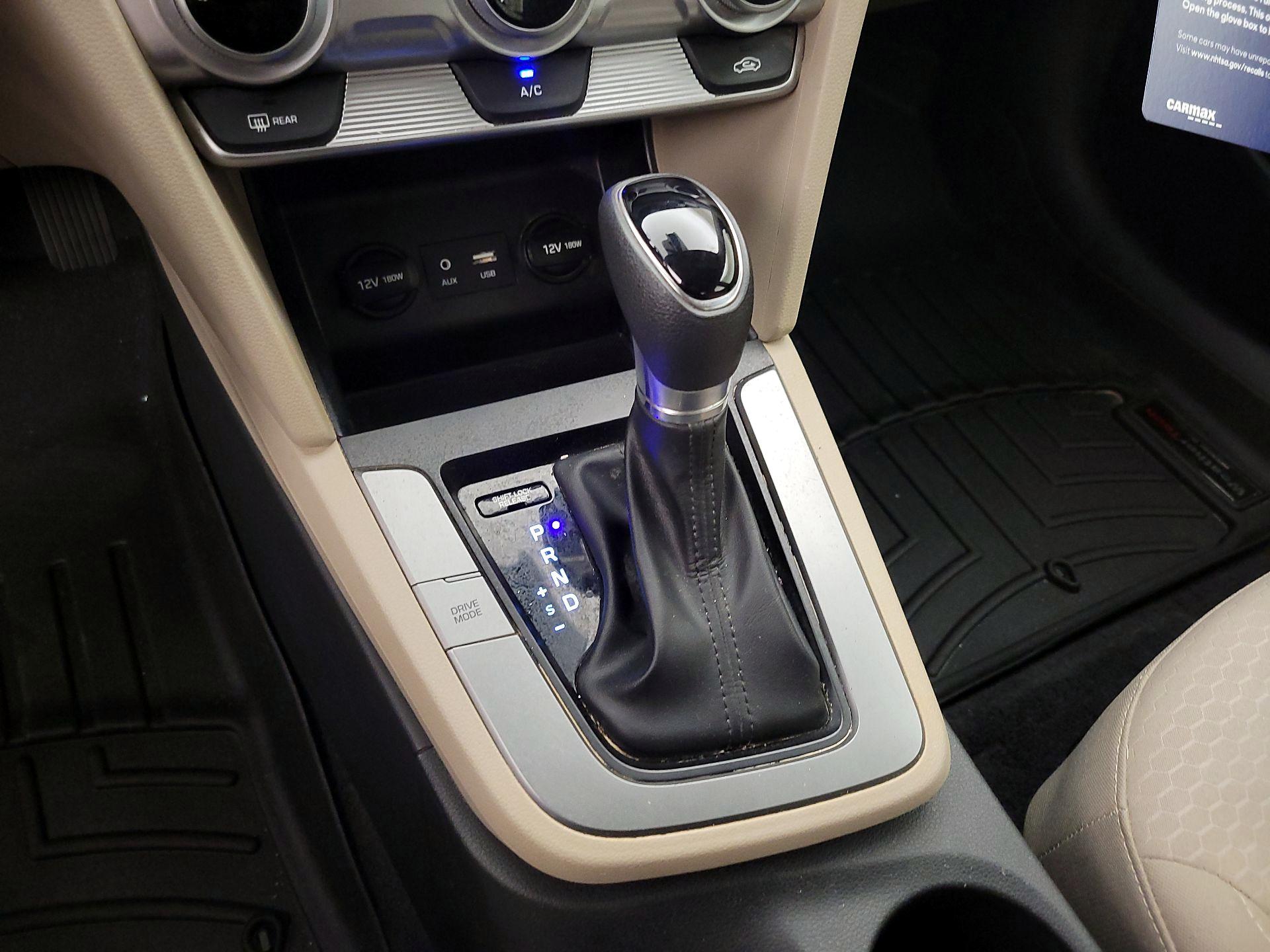 Thumbnail: 2019 Hyundai Elantra - 17