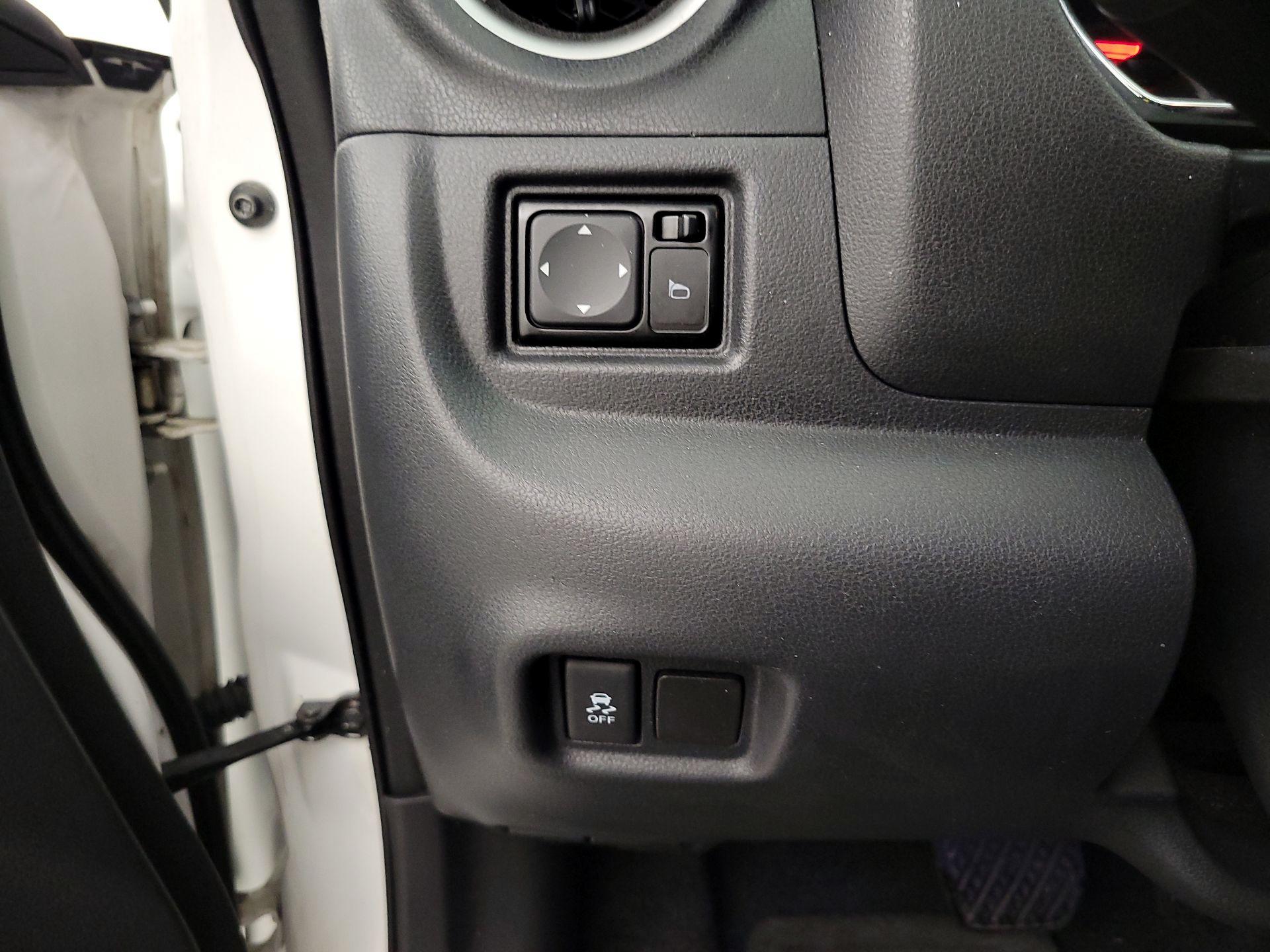 Thumbnail: 2014 Nissan Versa Note - 13