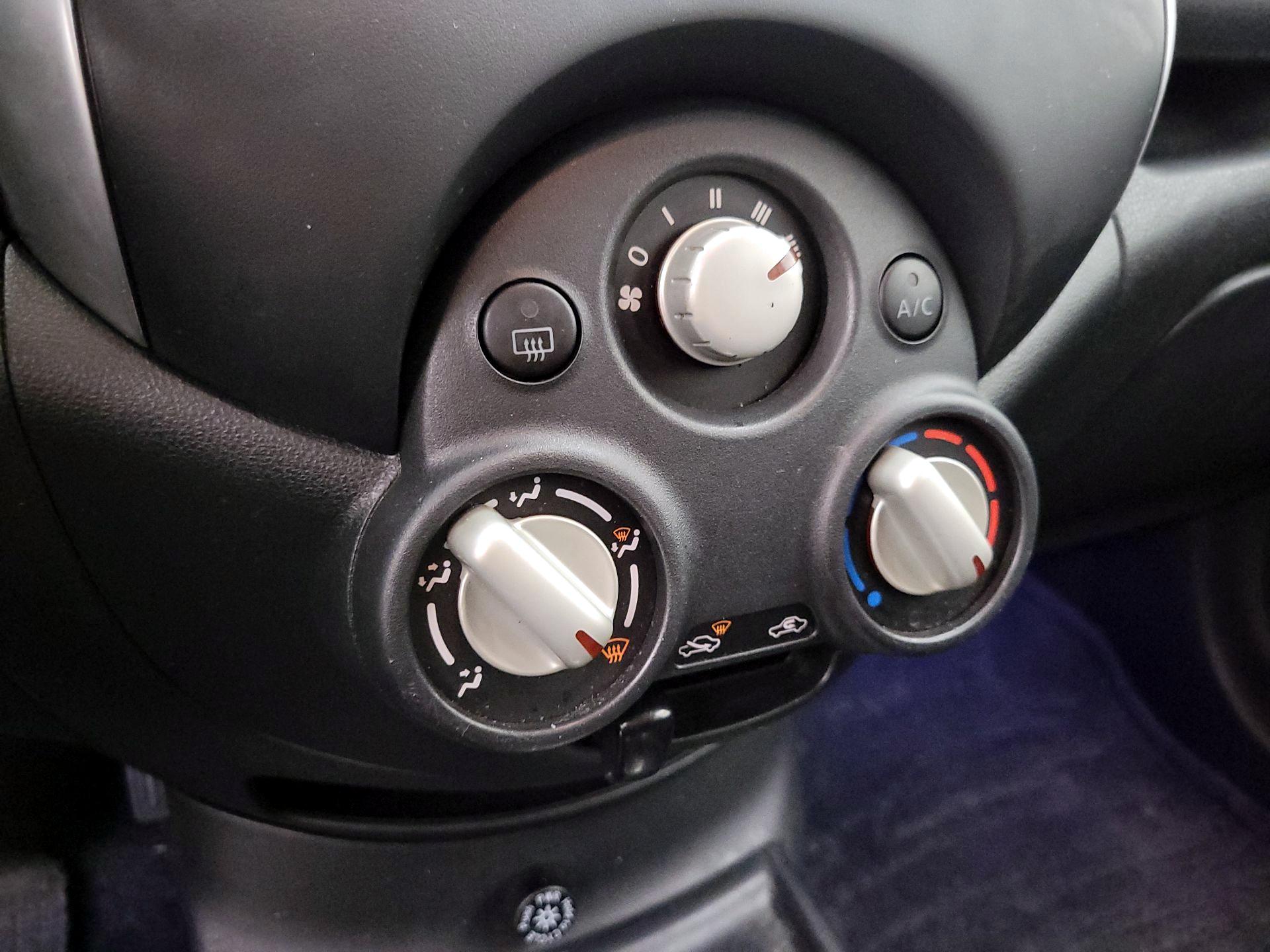 Thumbnail: 2014 Nissan Versa Note - 16