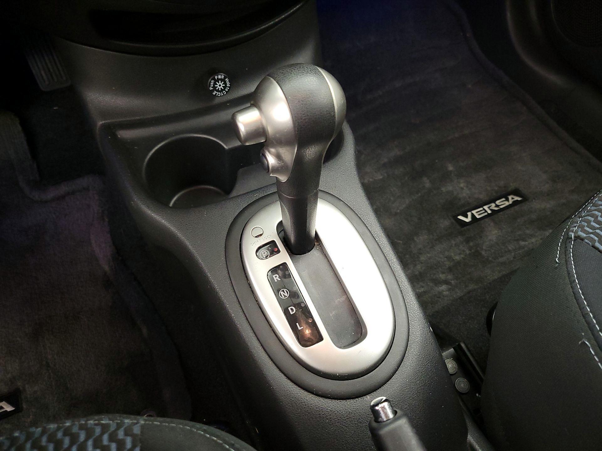 Thumbnail: 2014 Nissan Versa Note - 17