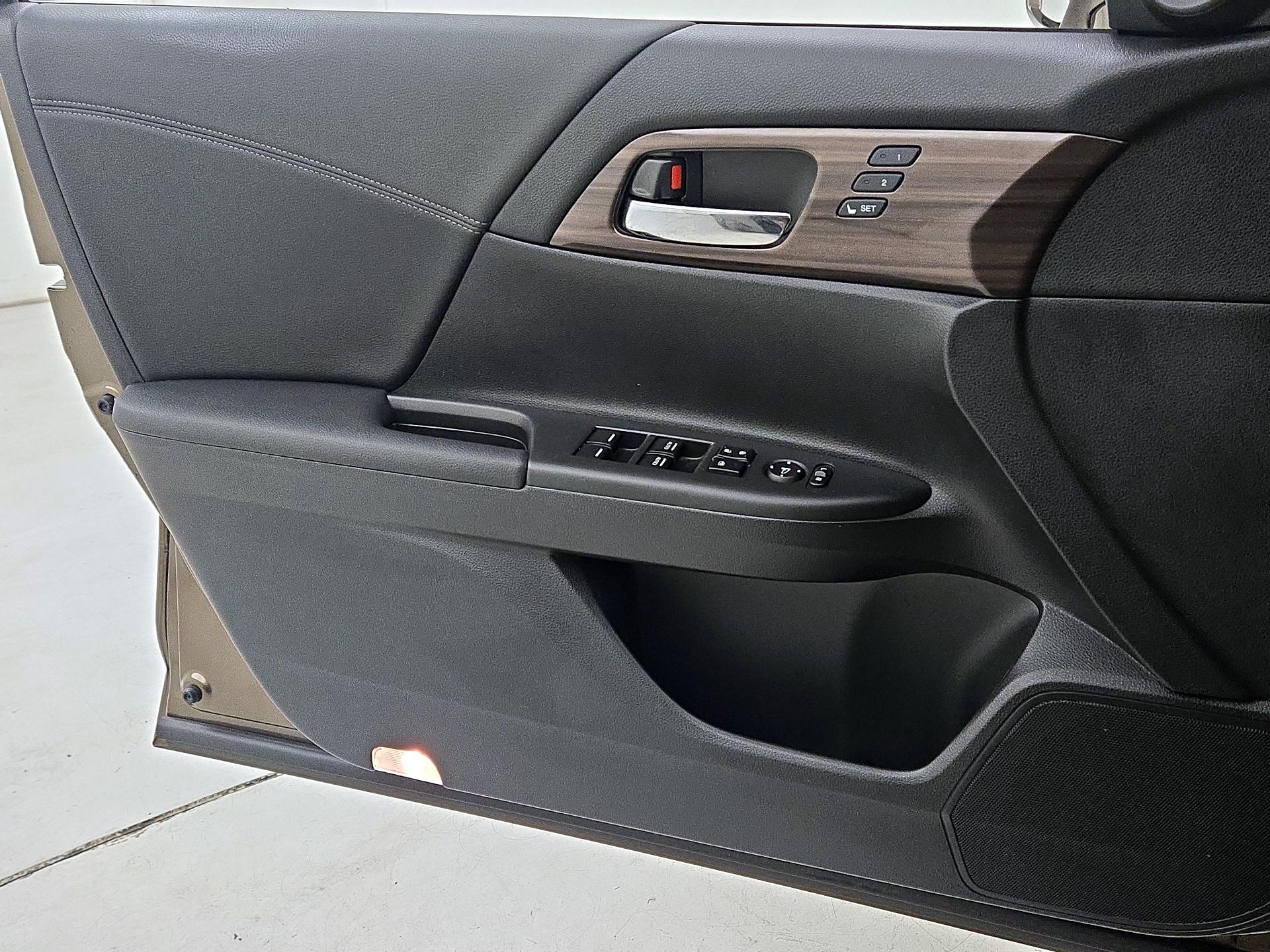 Thumbnail: 2017 Honda Accord - 12