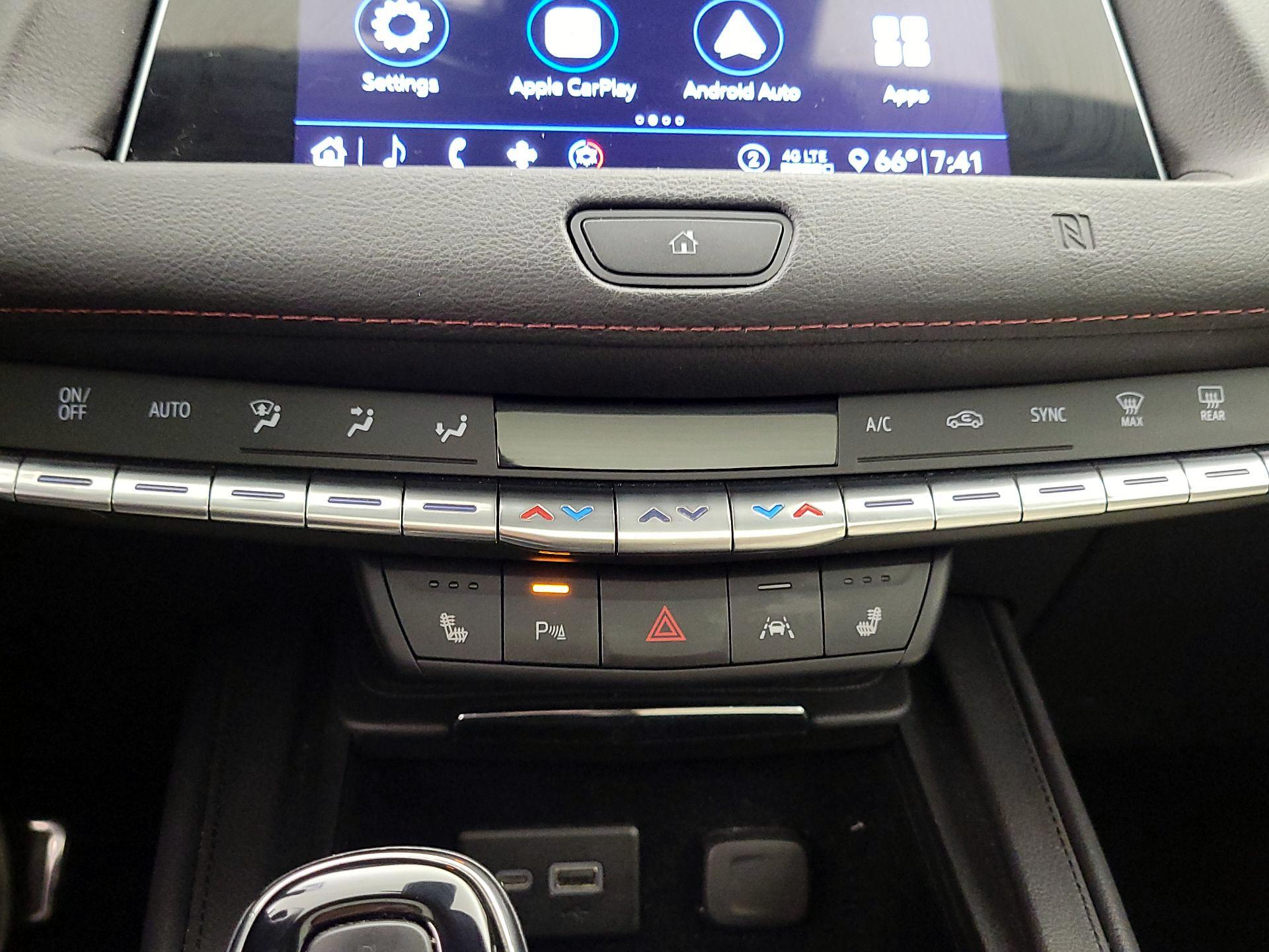 Thumbnail: 2020 Cadillac XT4 - 16