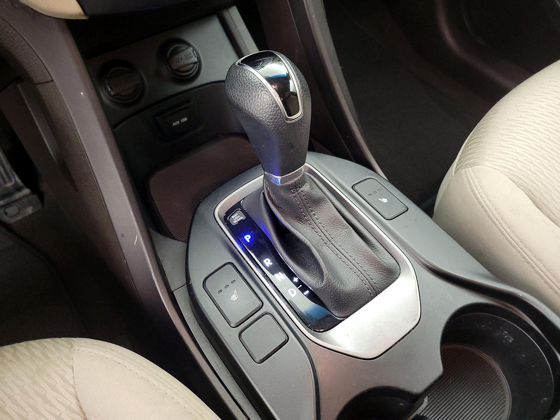 Thumbnail: 2016 Hyundai Santa Fe - 17