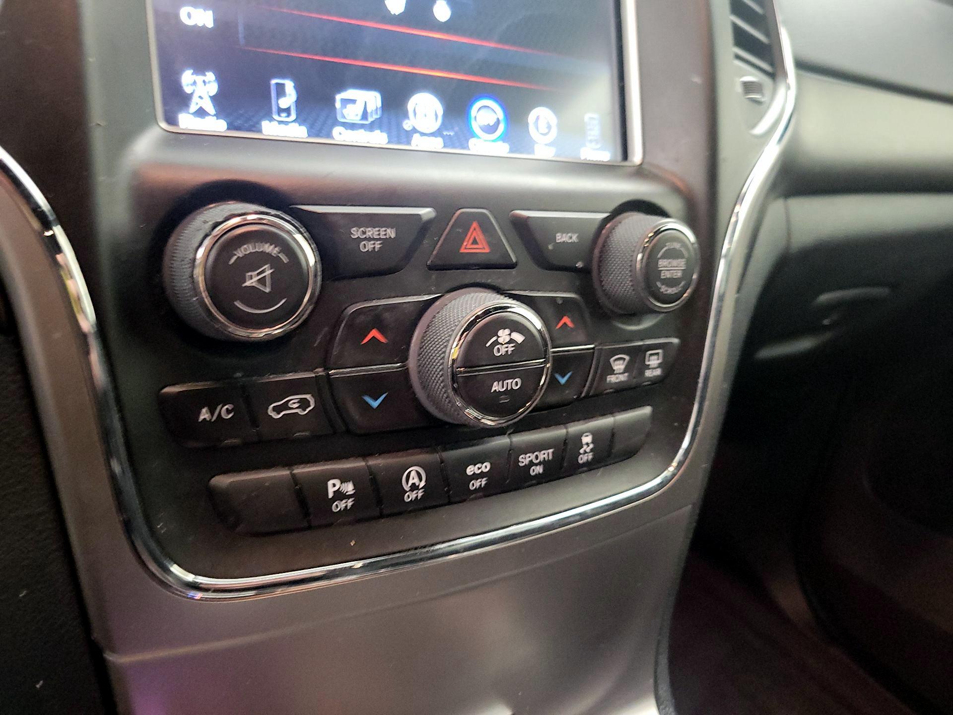 Thumbnail: 2017 Jeep Grand Cherokee - 17