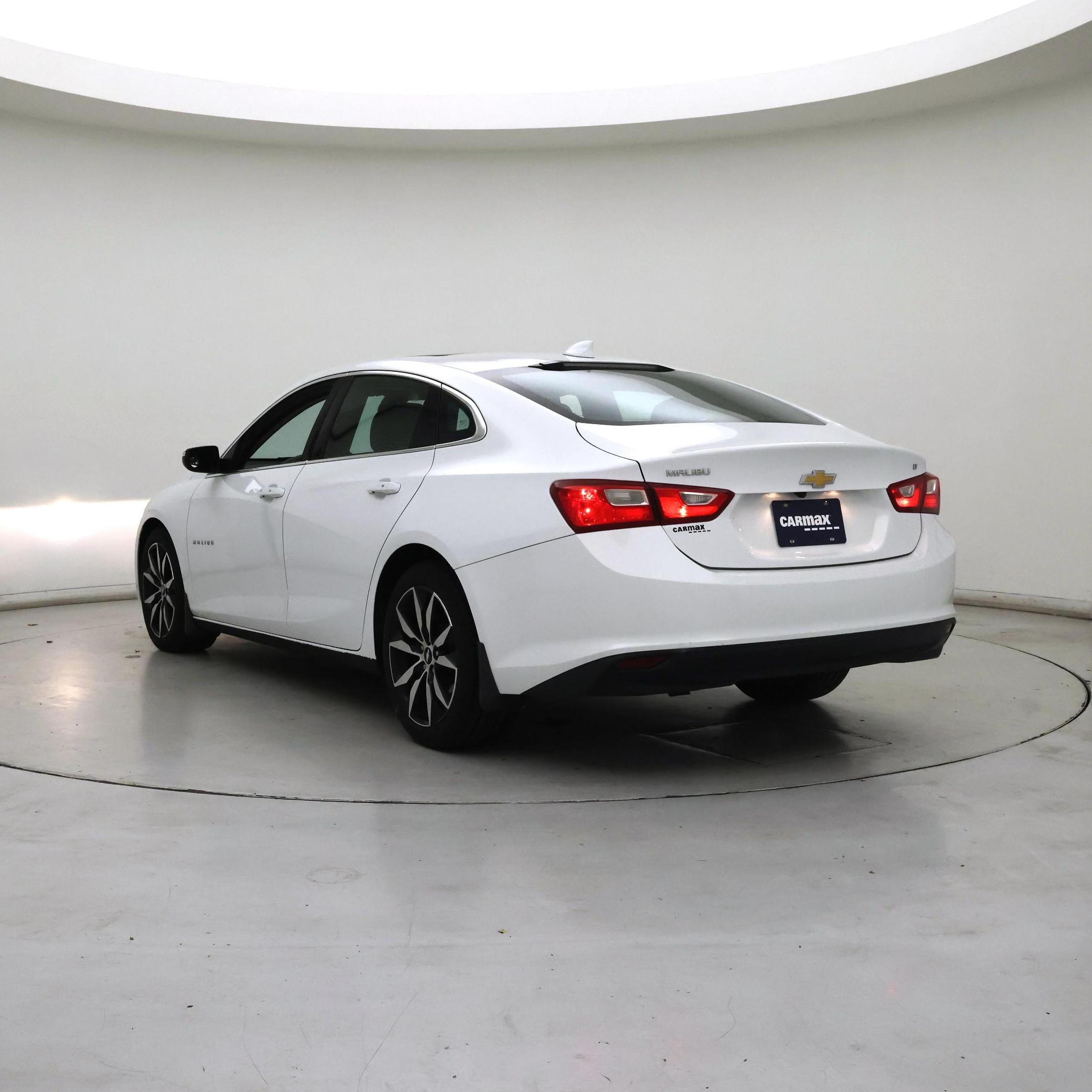 Thumbnail: 2018 Chevrolet Malibu - 2