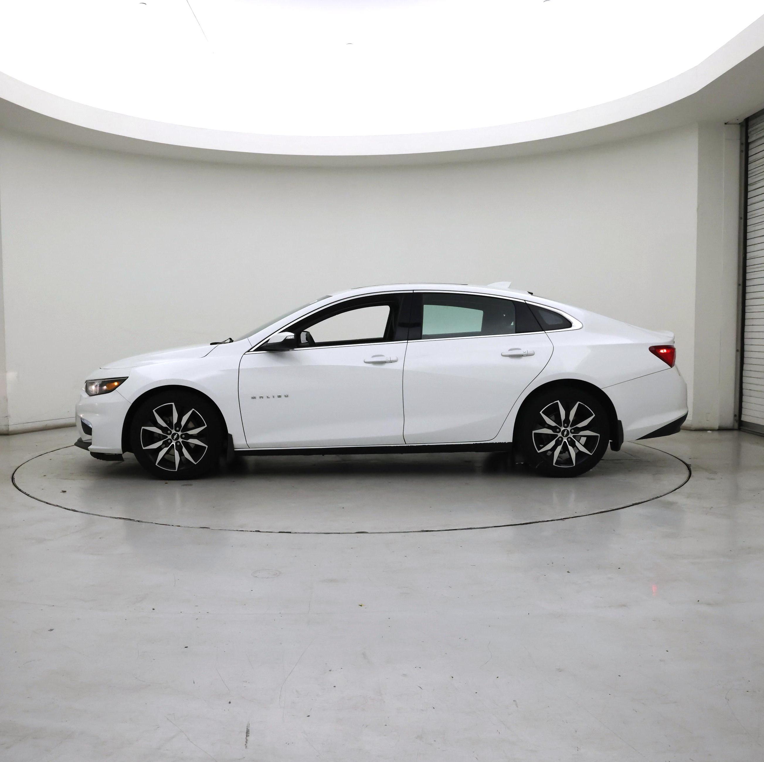 Thumbnail: 2018 Chevrolet Malibu - 3