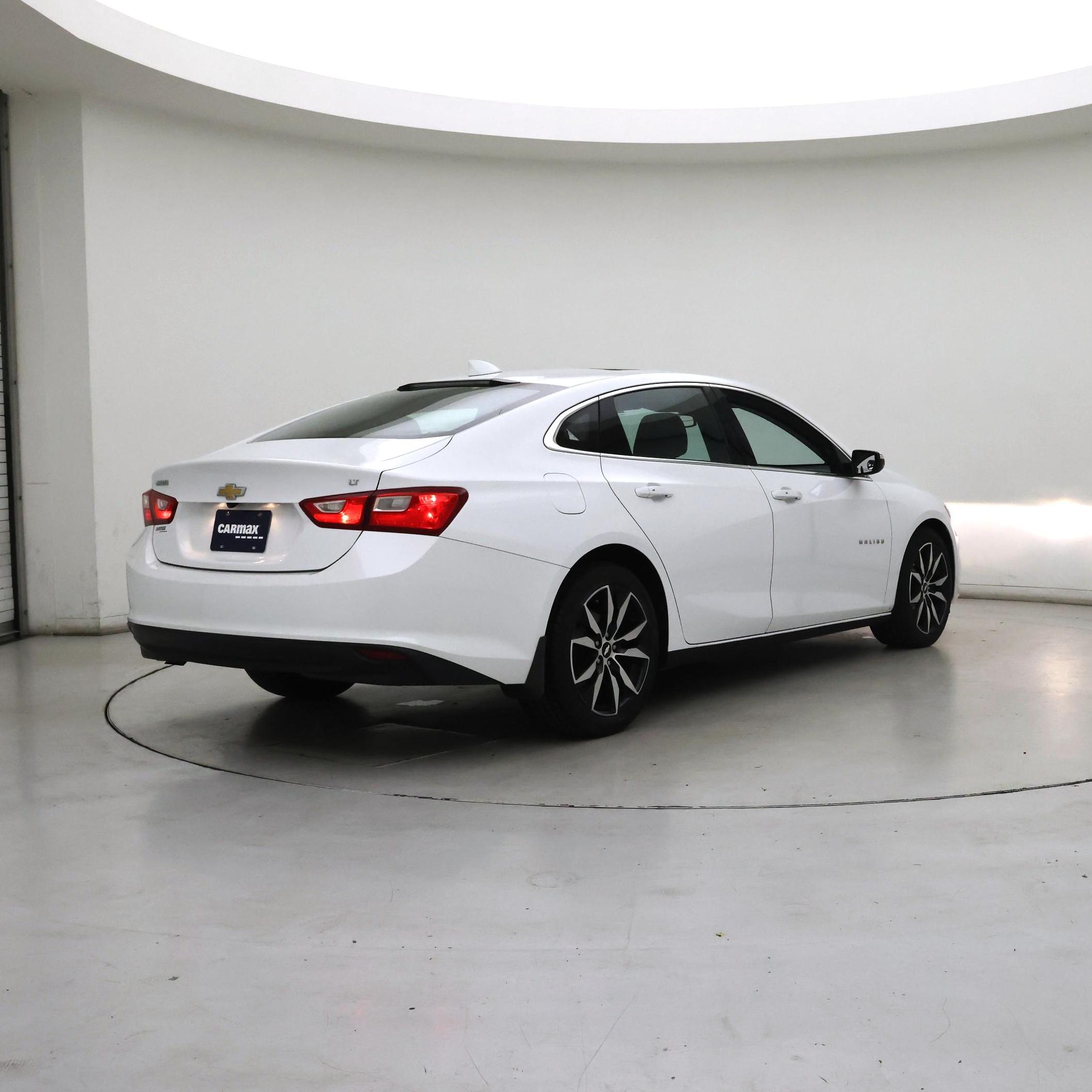 Thumbnail: 2018 Chevrolet Malibu - 8