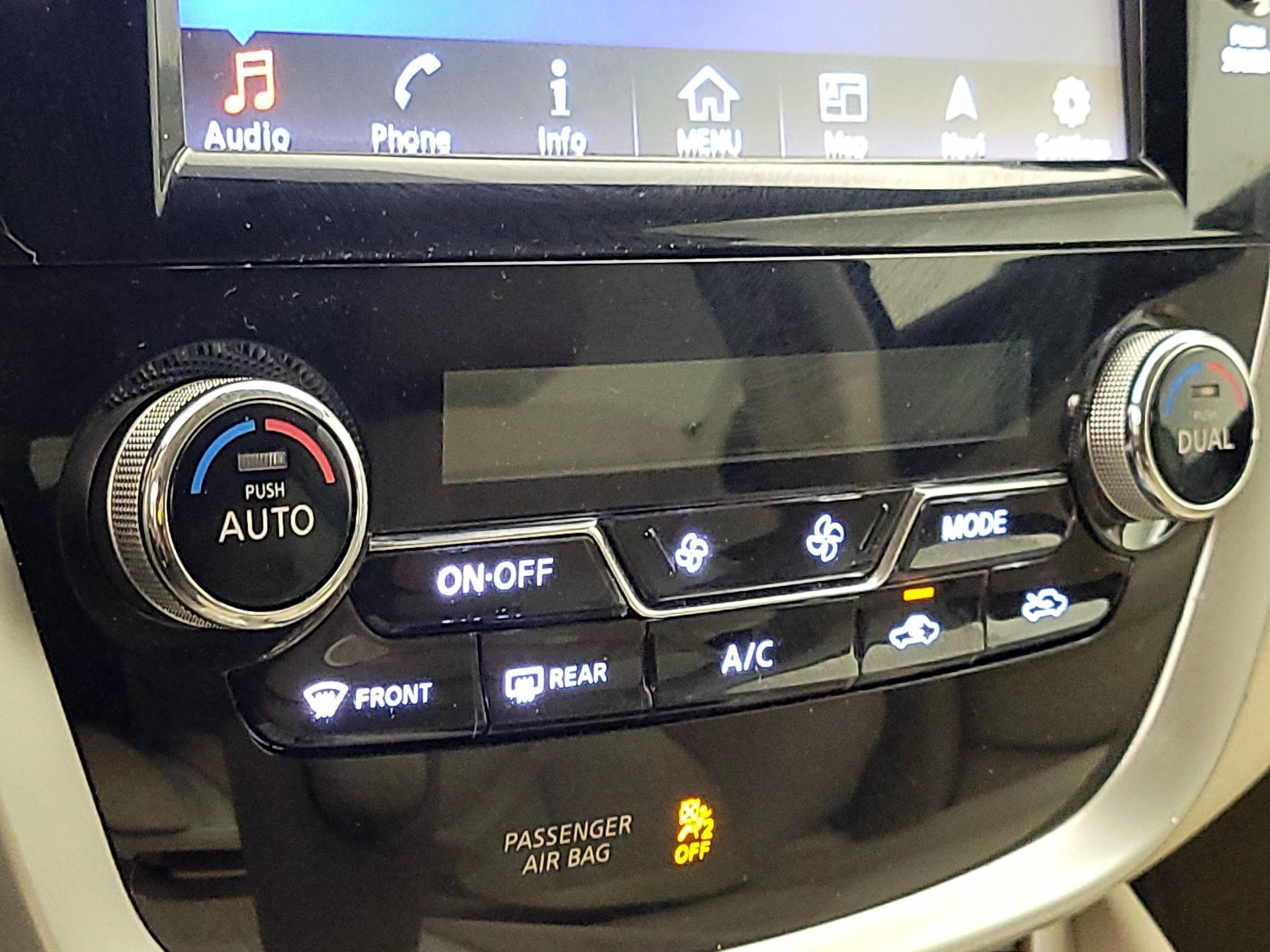 Thumbnail: 2015 Nissan Murano - 17