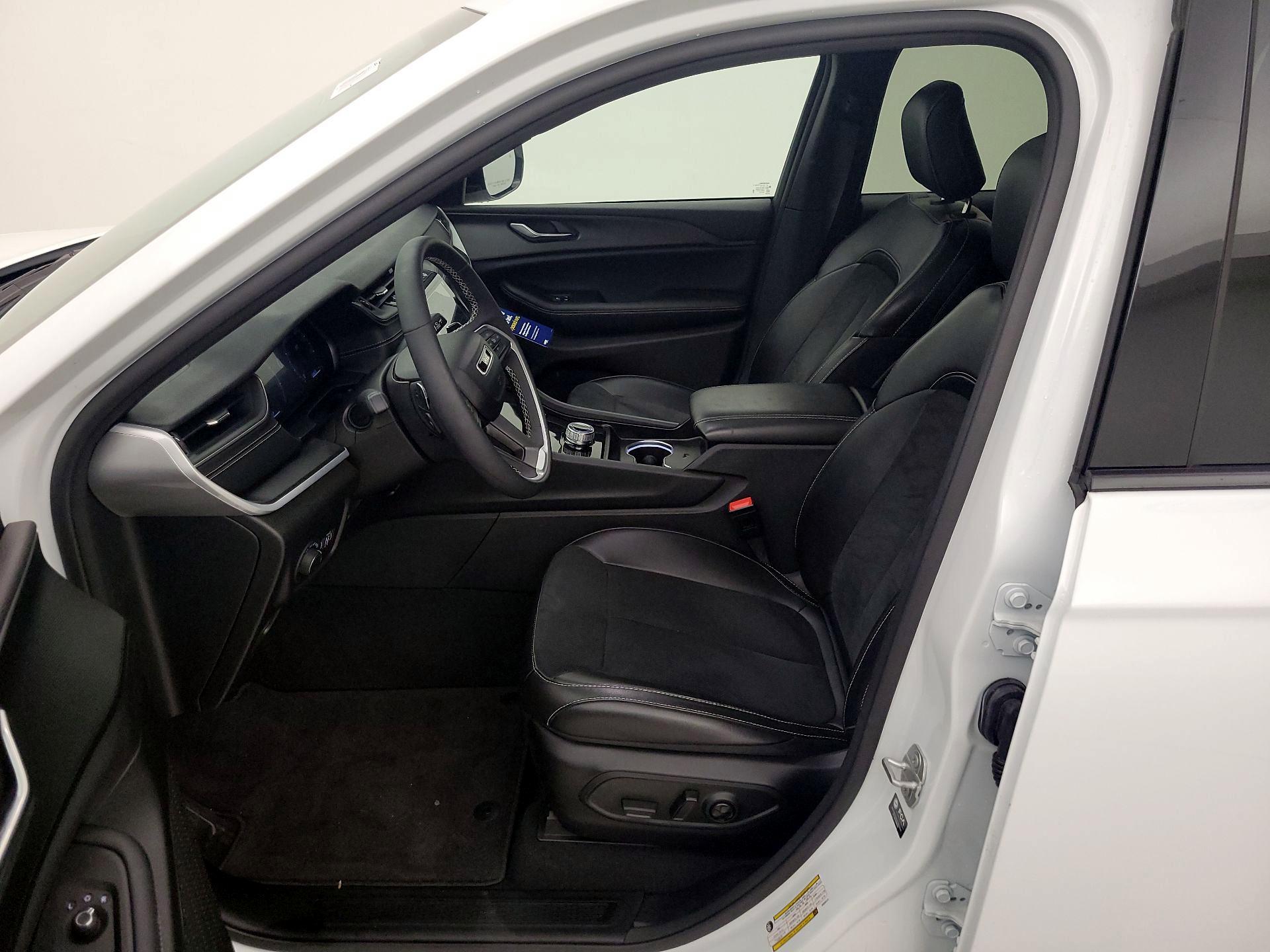 Thumbnail: 2024 Jeep Grand Cherokee L - 11