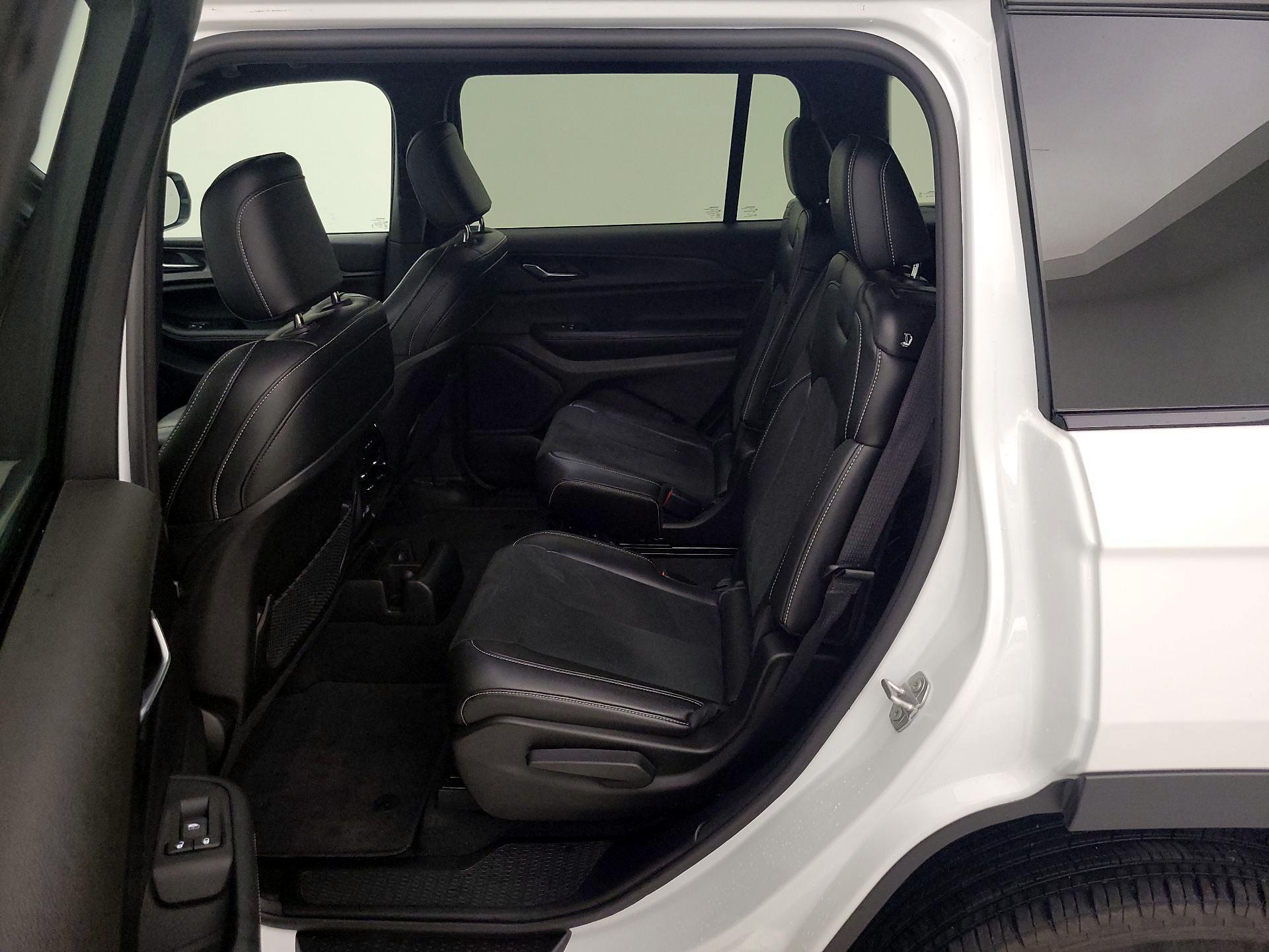 Thumbnail: 2024 Jeep Grand Cherokee L - 20