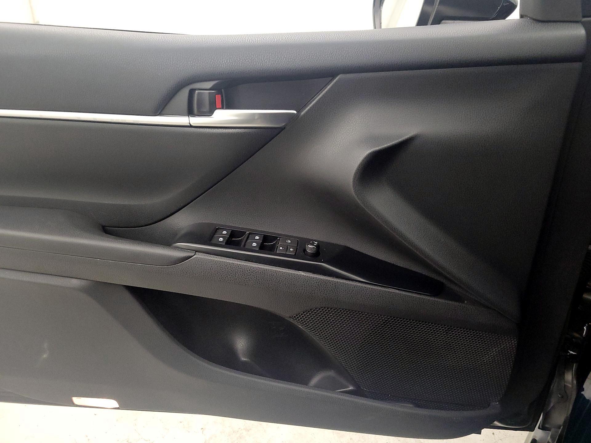 Thumbnail: 2019 Toyota Camry - 12